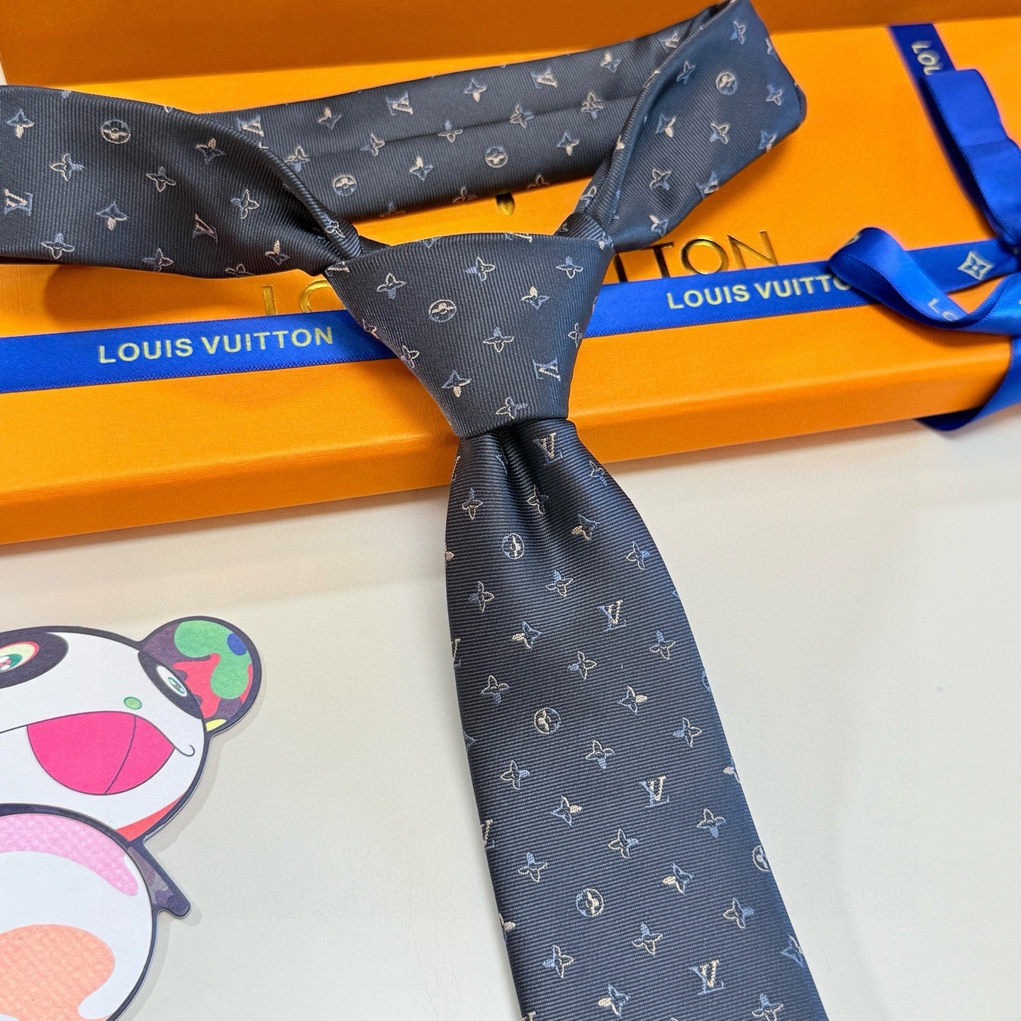 特价💰LV男士领带系列👔👔，稀有😻😻展现精湛手工与时尚优雅的理想选择，此款真丝织就的Diamonds V
