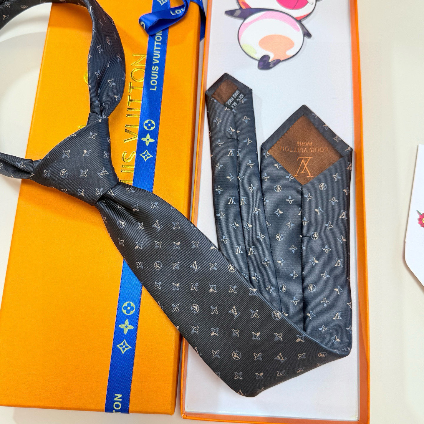 特价💰LV男士领带系列👔👔，稀有😻😻展现精湛手工与时尚优雅的理想选择，此款真丝织就的Diamonds V