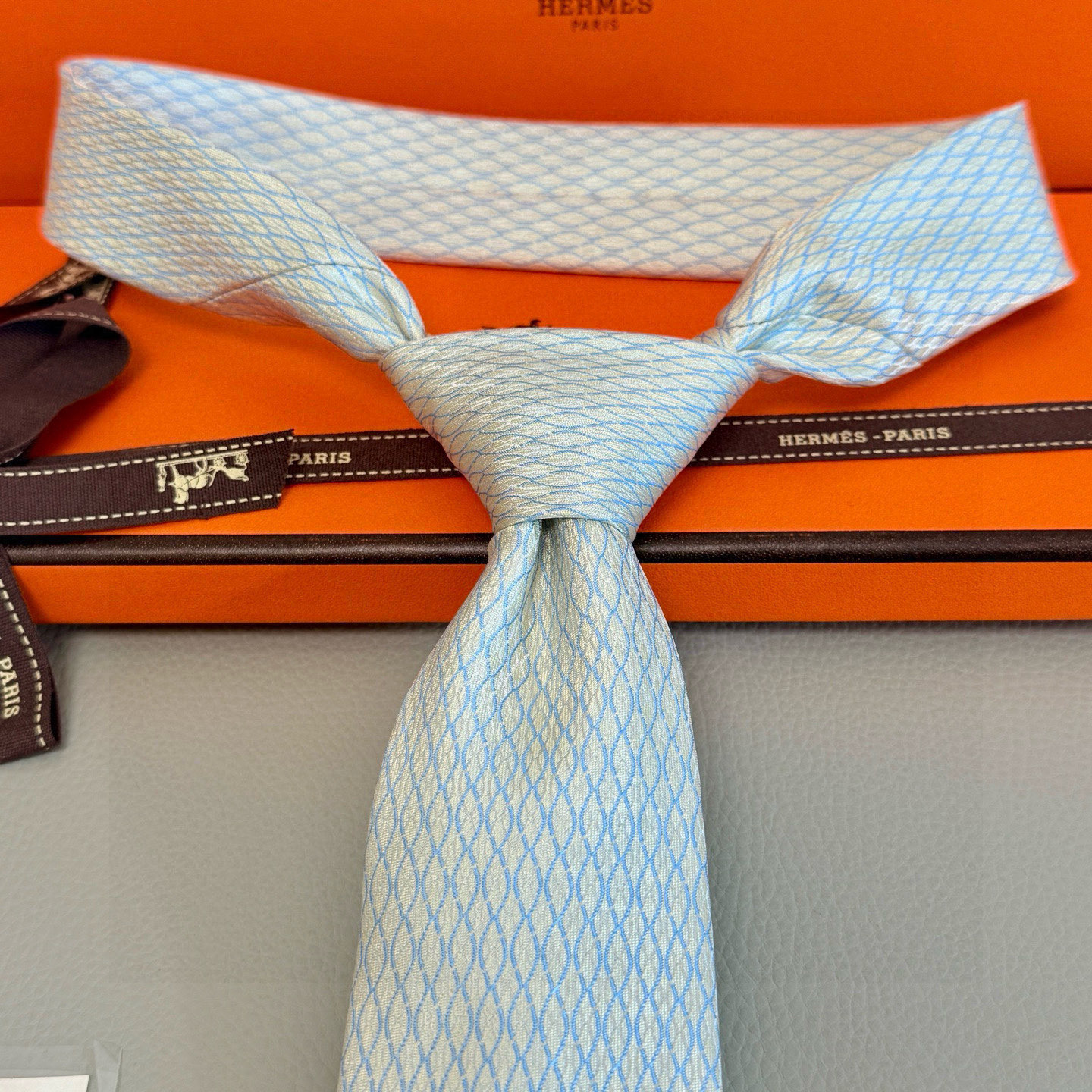 特价💰👨‍✈男士新款领带系列【H网状印花领带】👔👔，稀有H家每年都有一千条不同印花的领带面世，从最初的多
