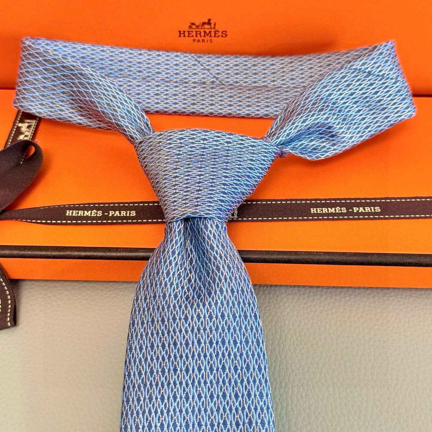 特价💰👨‍✈男士新款领带系列【H网状印花领带】👔👔，稀有H家每年都有一千条不同印花的领带面世，从最初的多