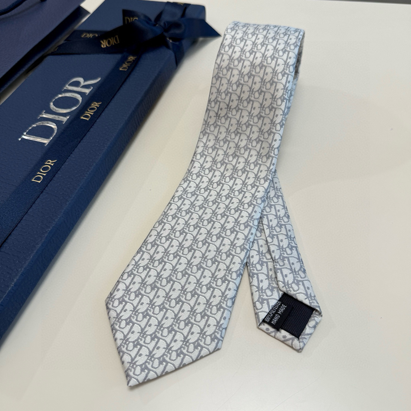 特价💰 爆款到，6色👏👏迪奥新款领带💖💖 👔👔Dior男士，稀有😻😻展现精湛手工与时尚优雅的理想选择，这