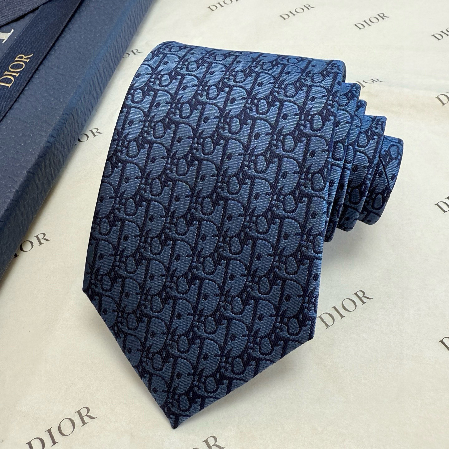 特价💰 爆款到，6色👏👏迪奥新款领带💖💖 👔👔Dior男士，稀有😻😻展现精湛手工与时尚优雅的理想选择，这