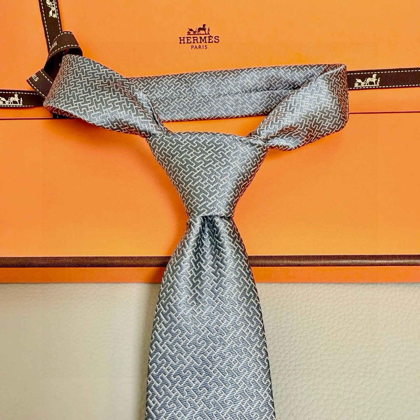 特价💰男士新款领带系列【镂空H字母领带】👔👔，稀有H家每年都有一千条不同印花的领带面世，从最初的多以几何