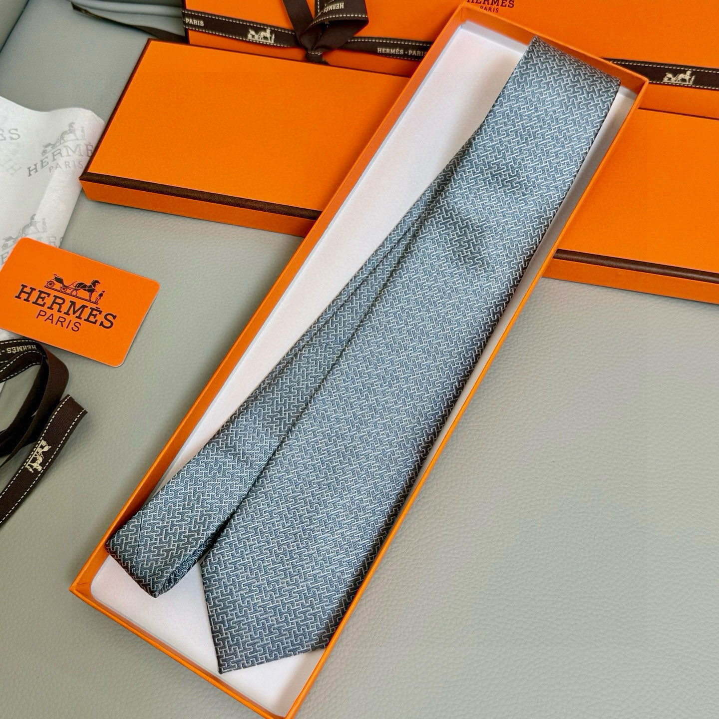 特价💰男士新款领带系列【镂空H字母领带】👔👔，稀有H家每年都有一千条不同印花的领带面世，从最初的多以几何