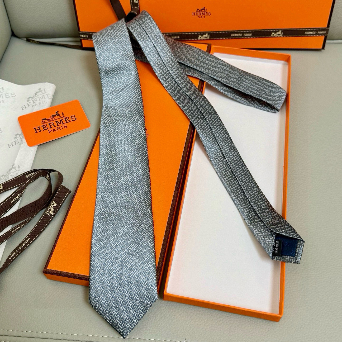 特价💰男士新款领带系列【镂空H字母领带】👔👔，稀有H家每年都有一千条不同印花的领带面世，从最初的多以几何
