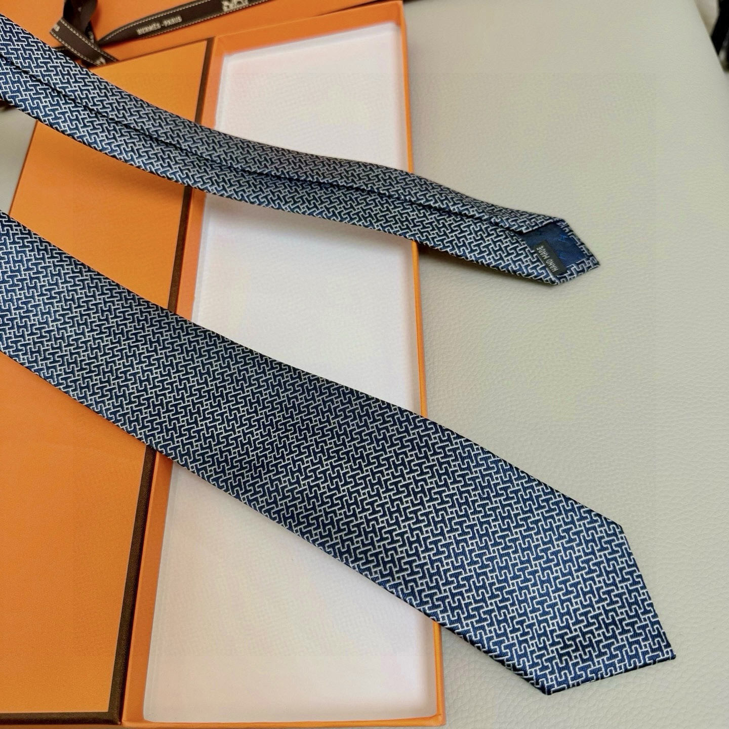 特价💰男士新款领带系列【镂空H字母领带】👔👔，稀有H家每年都有一千条不同印花的领带面世，从最初的多以几何