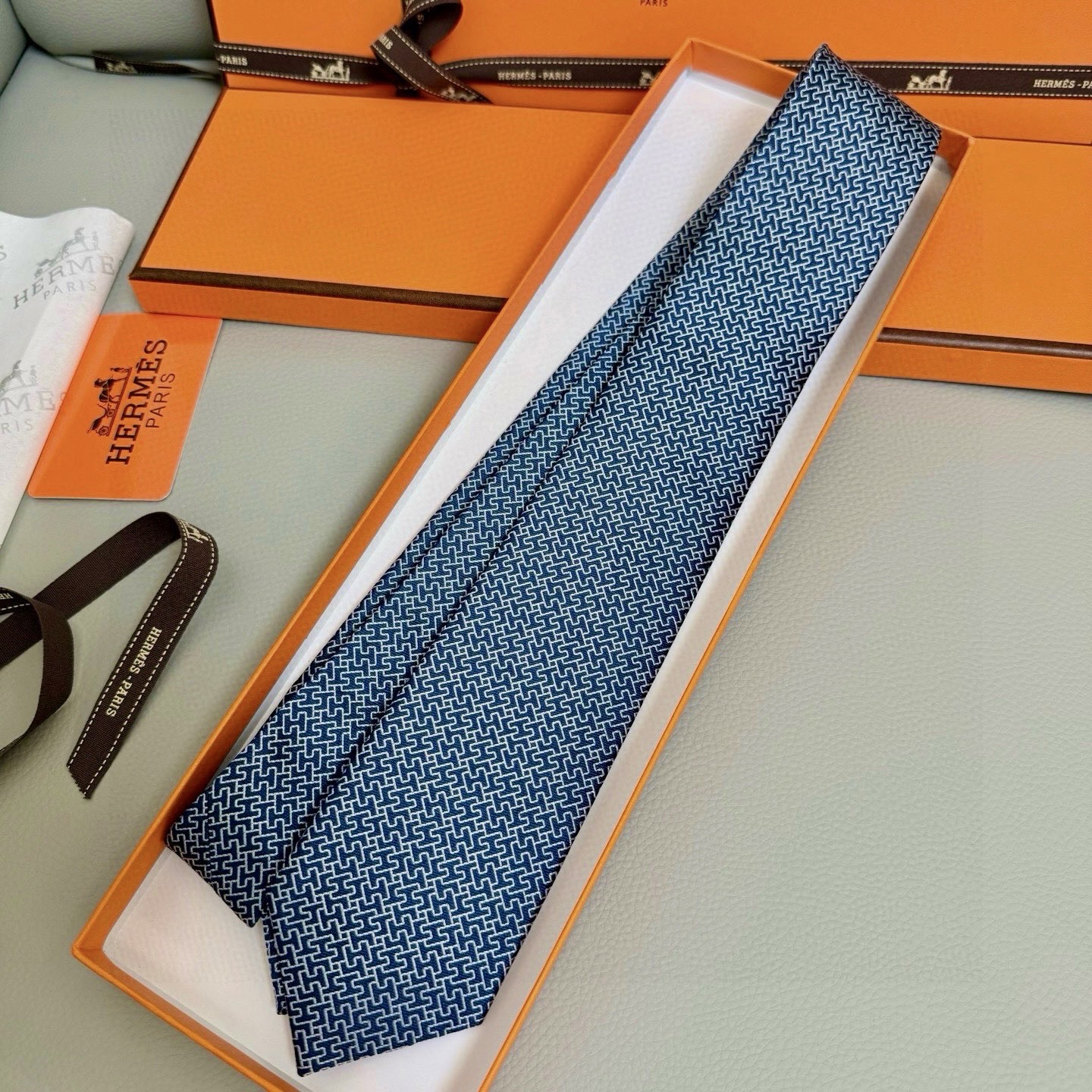 特价💰男士新款领带系列【镂空H字母领带】👔👔，稀有H家每年都有一千条不同印花的领带面世，从最初的多以几何