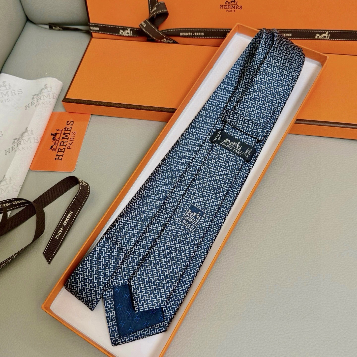 特价💰男士新款领带系列【镂空H字母领带】👔👔，稀有H家每年都有一千条不同印花的领带面世，从最初的多以几何