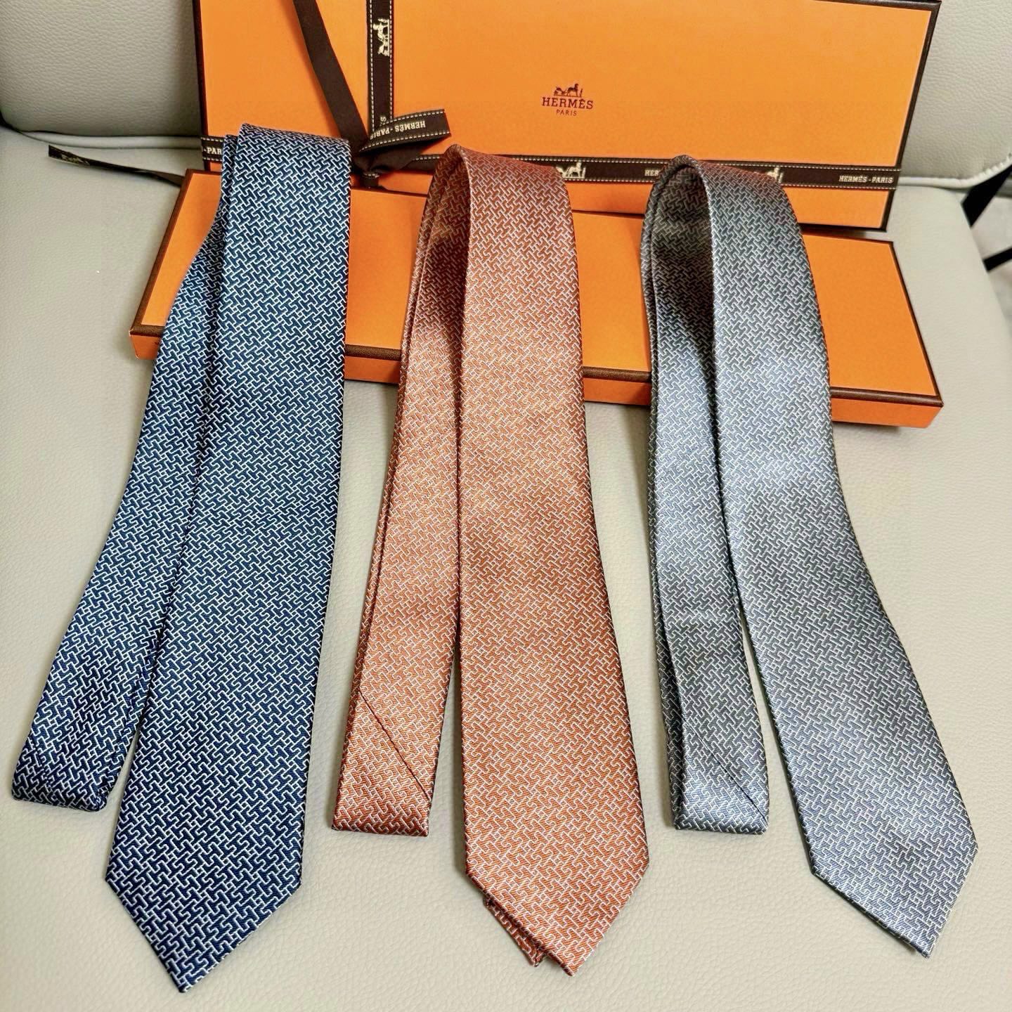 特价💰男士新款领带系列【镂空H字母领带】👔👔，稀有H家每年都有一千条不同印花的领带面世，从最初的多以几何
