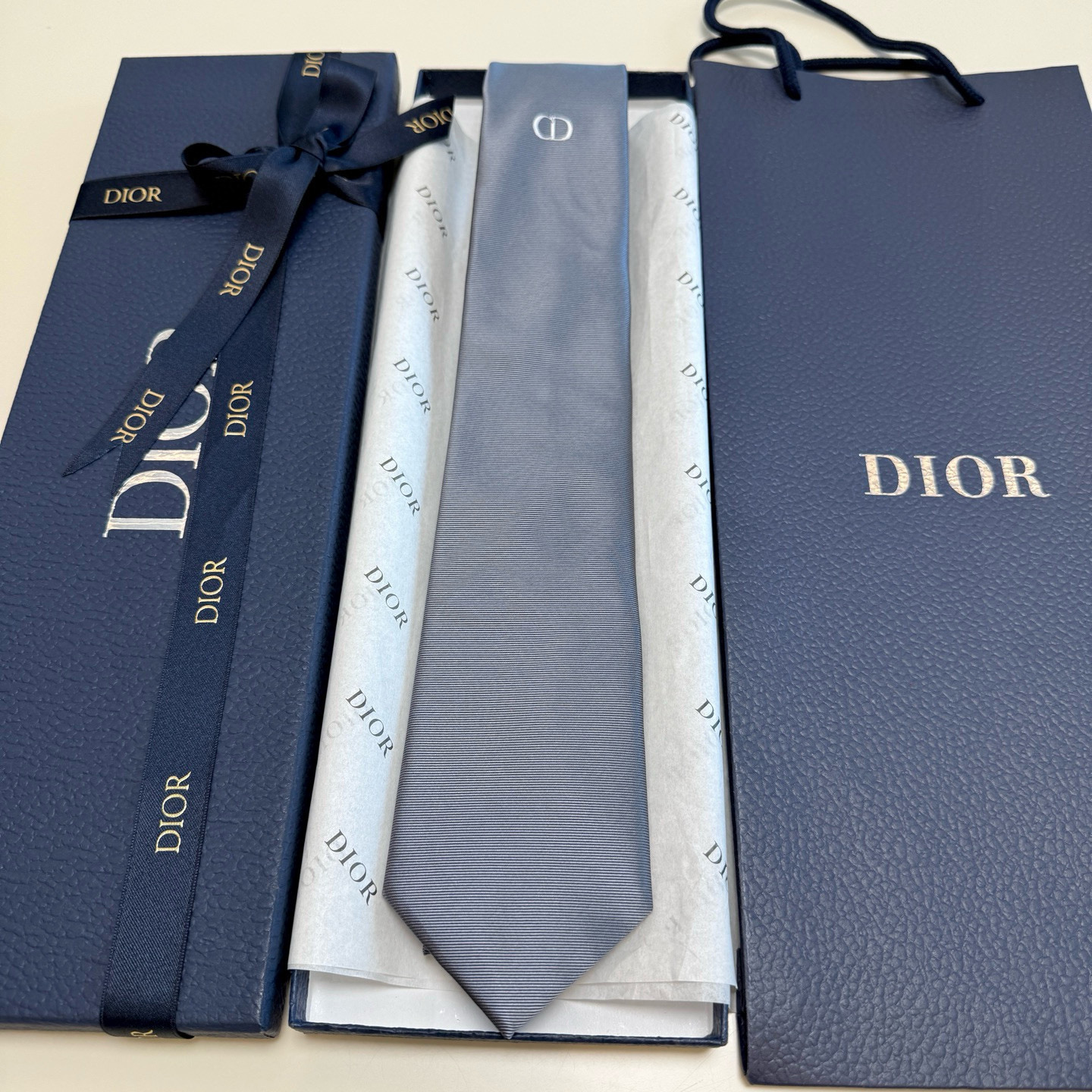 特价💰官方同步新款领带，2025年迪奥新款领带💖💖 👔👔Dior男士稀有😻😻展现精湛手工与时尚优雅的理想