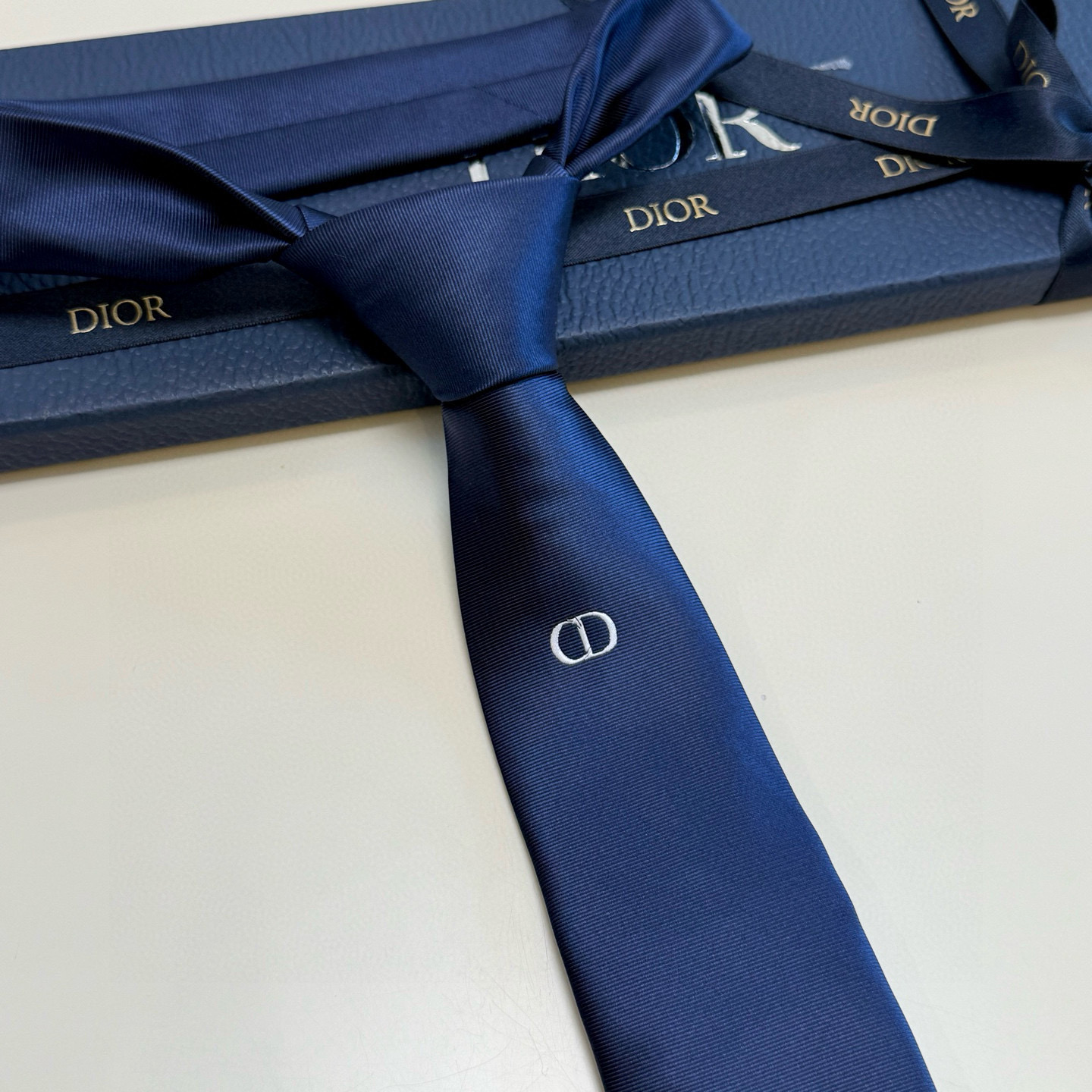 特价💰官方同步新款领带，2025年迪奥新款领带💖💖 👔👔Dior男士稀有😻😻展现精湛手工与时尚优雅的理想