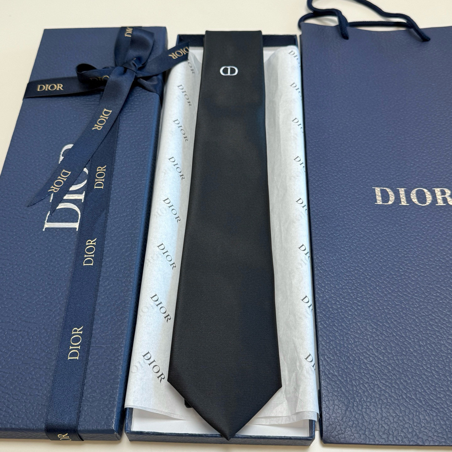 特价💰官方同步新款领带，2025年迪奥新款领带💖💖 👔👔Dior男士稀有😻😻展现精湛手工与时尚优雅的理想