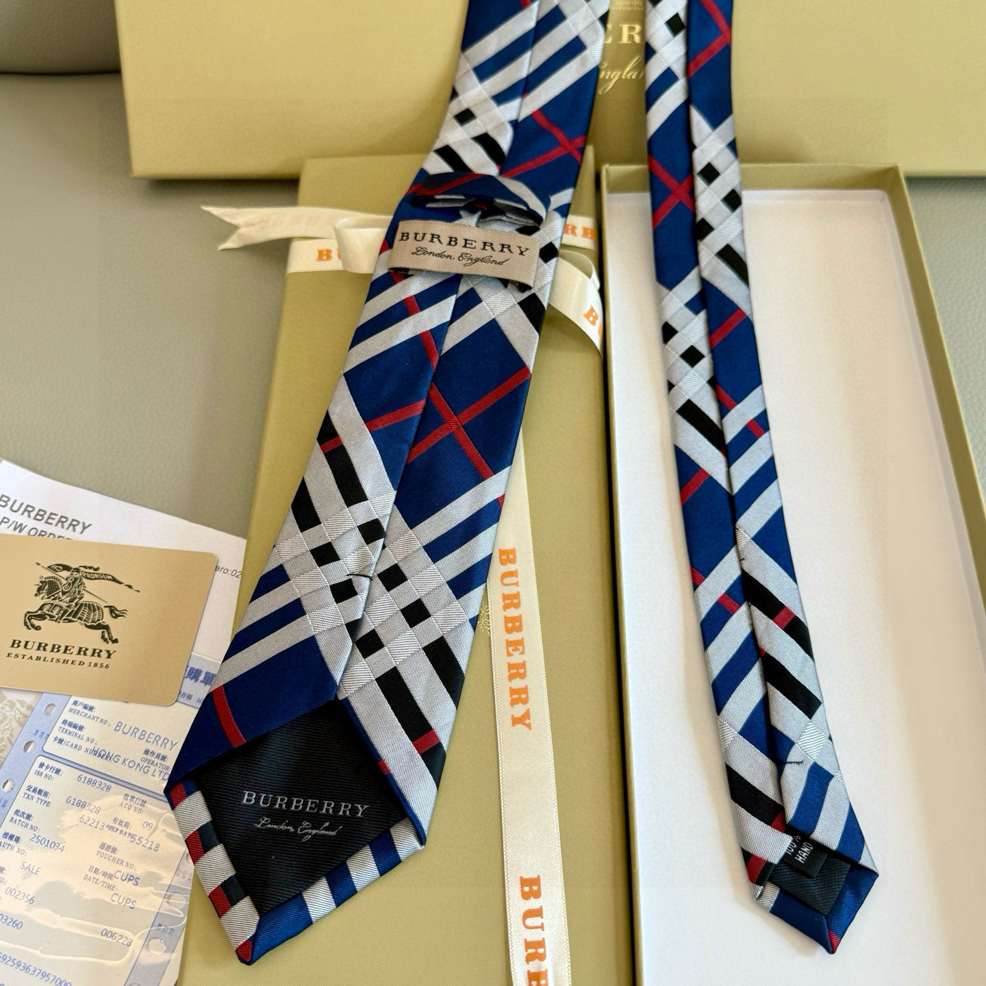 特价💰B家专柜同步💖💖👔👔男士【英伦格纹领带】，稀有😻😻展现精湛手工与时尚优雅的理想选择，这款采用B家最