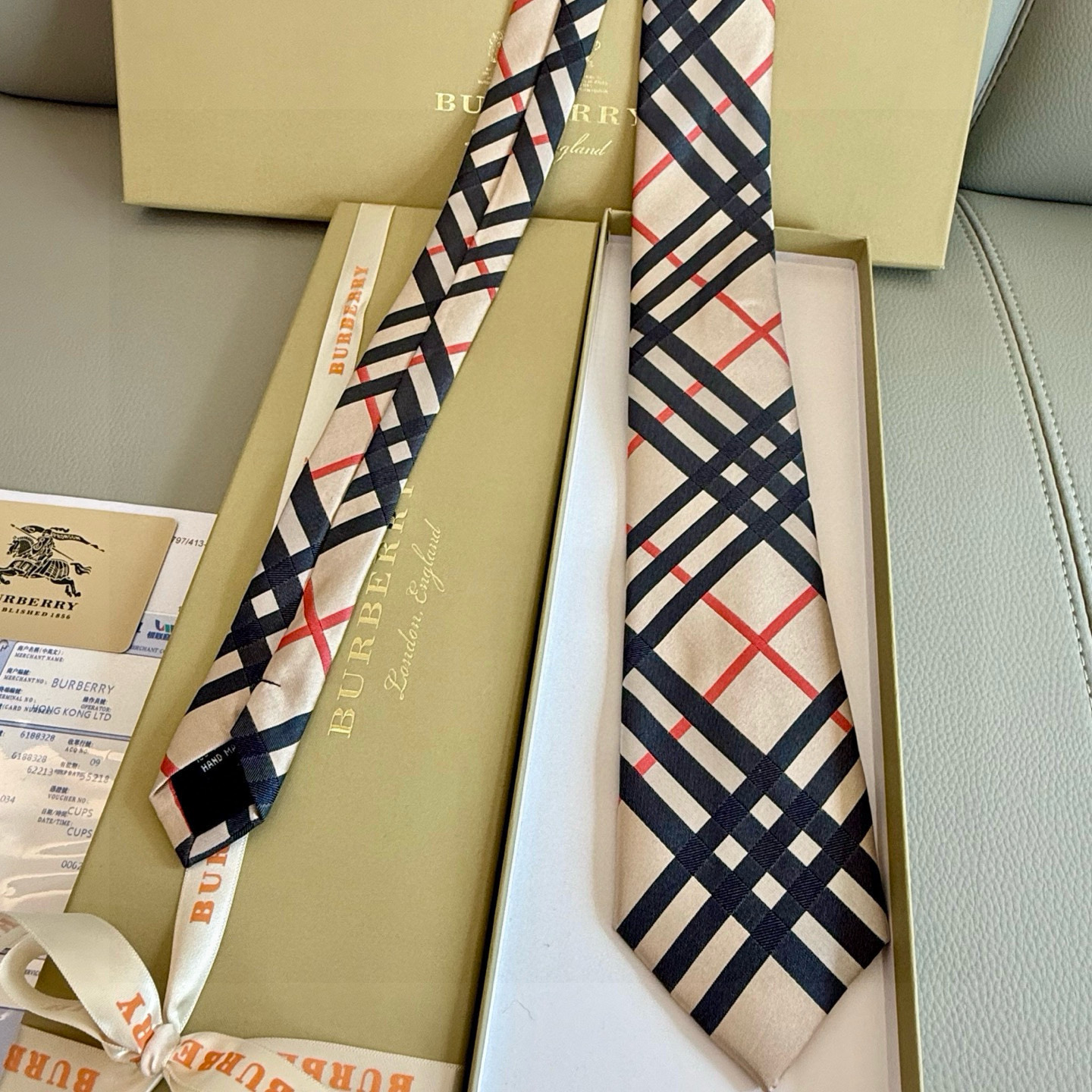 特价💰B家专柜同步💖💖👔👔男士【英伦格纹领带】，稀有😻😻展现精湛手工与时尚优雅的理想选择，这款采用B家最