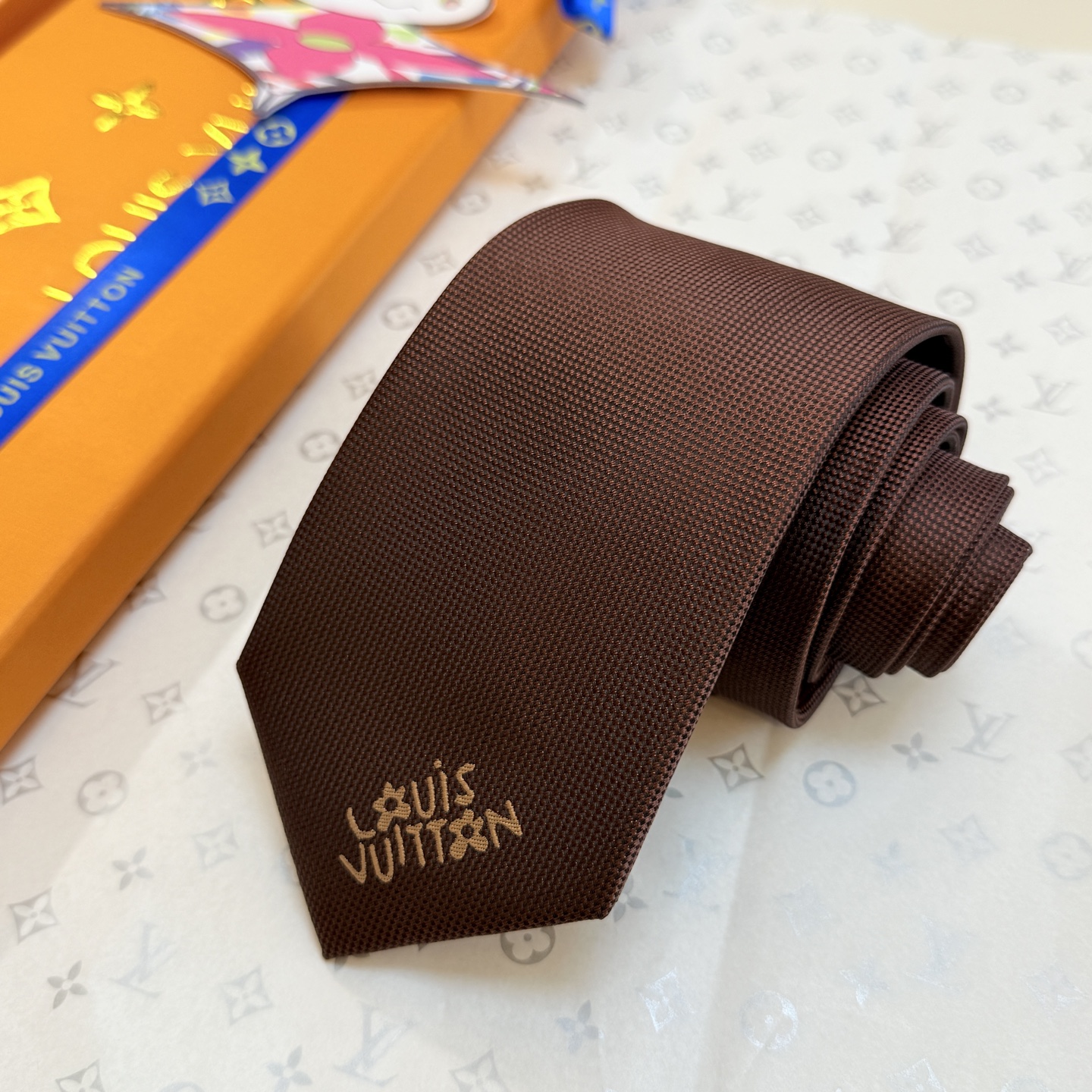 特价💰 LV领带 断货王小狗领带 颜值真的太高了 当下的时装界爆款领带 小狗刺绣➕可爱字母真的好绝
Ju