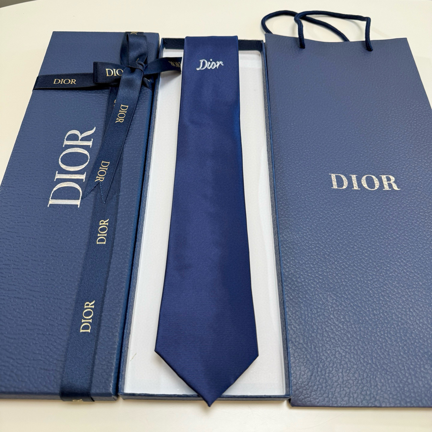 特价💰官方同步新款领带，2025年迪奥新款领带💖💖 👔👔Dior男士稀有😻😻展现精湛手工与时尚优雅的理想