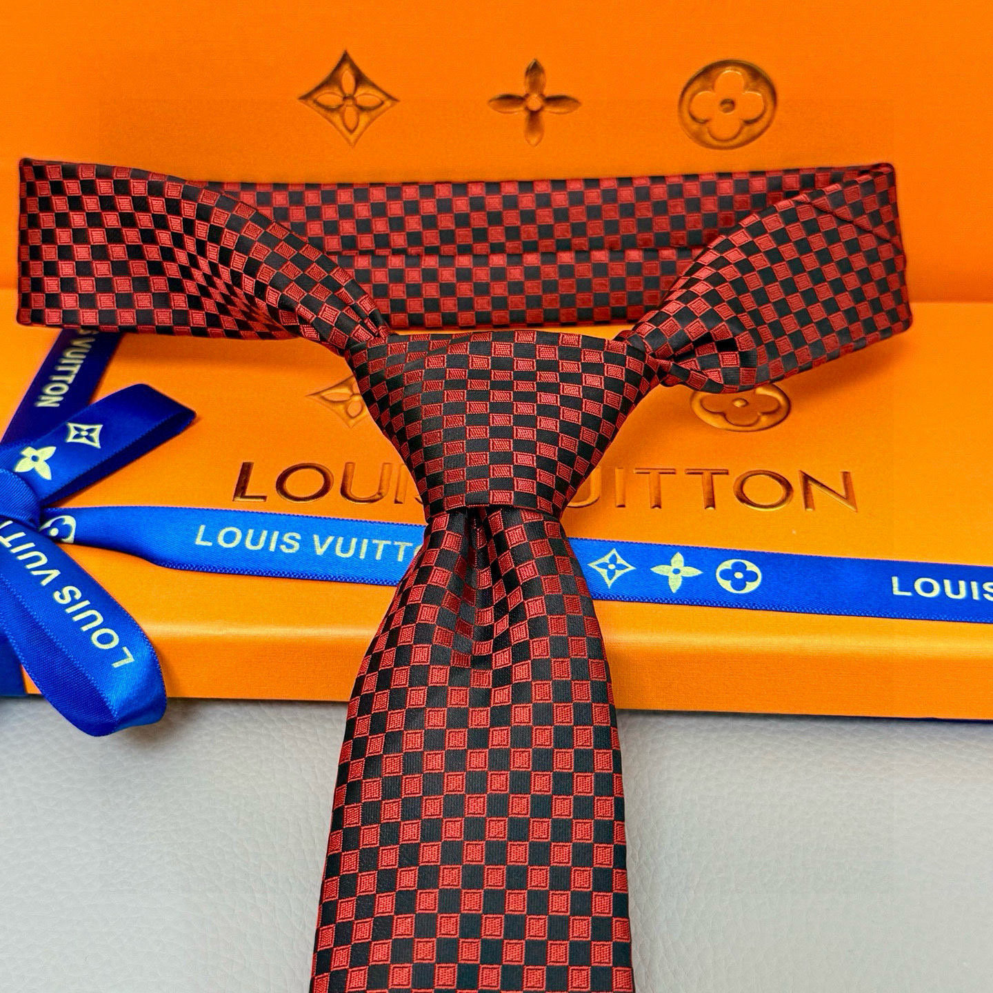 特价💰男士领带系列【L明暗格子领带】👔👔，稀有😻😻展现精湛手工与时尚优雅的理想选择，这款领带将标志性的D