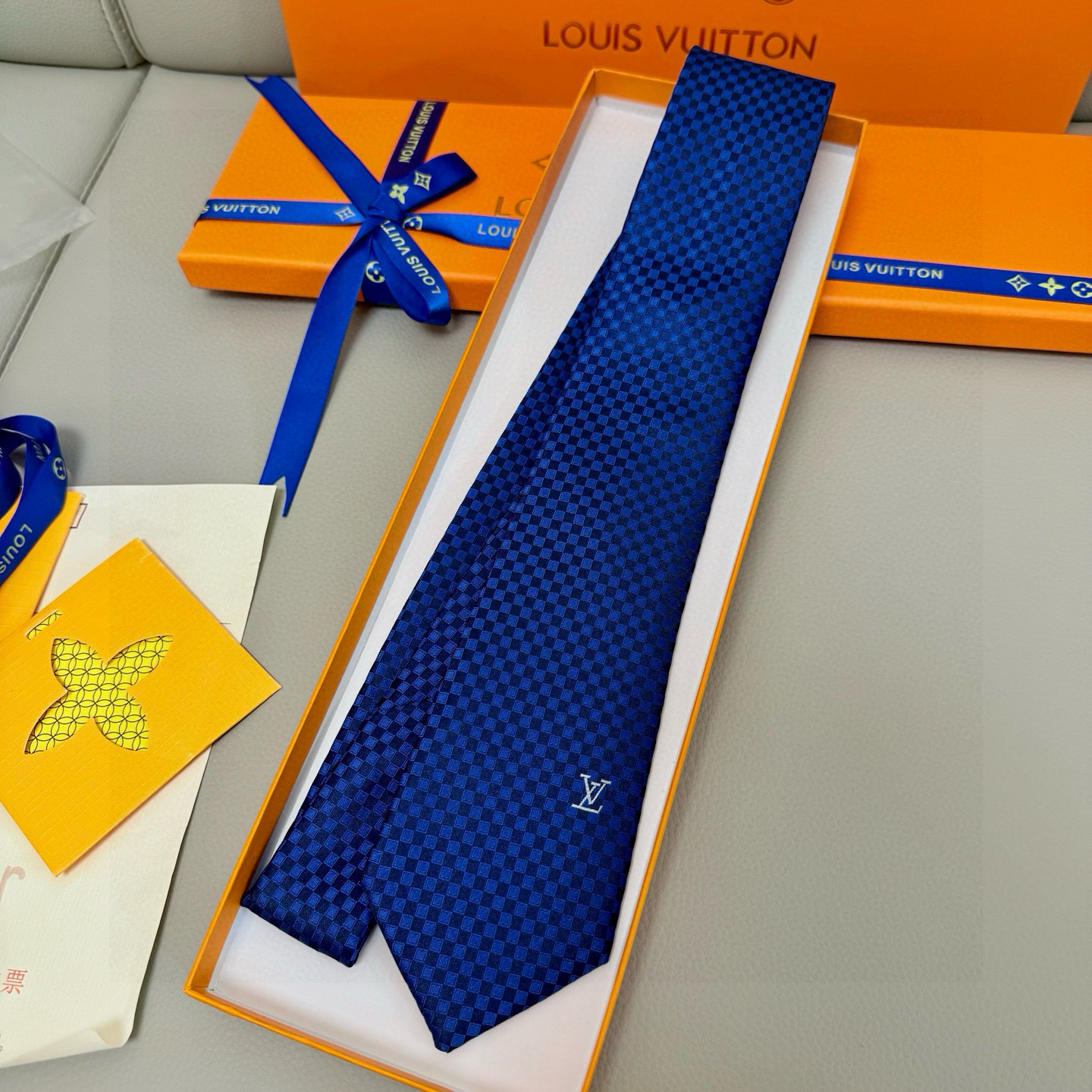 特价💰男士领带系列【L明暗格子领带】👔👔，稀有😻😻展现精湛手工与时尚优雅的理想选择，这款领带将标志性的D