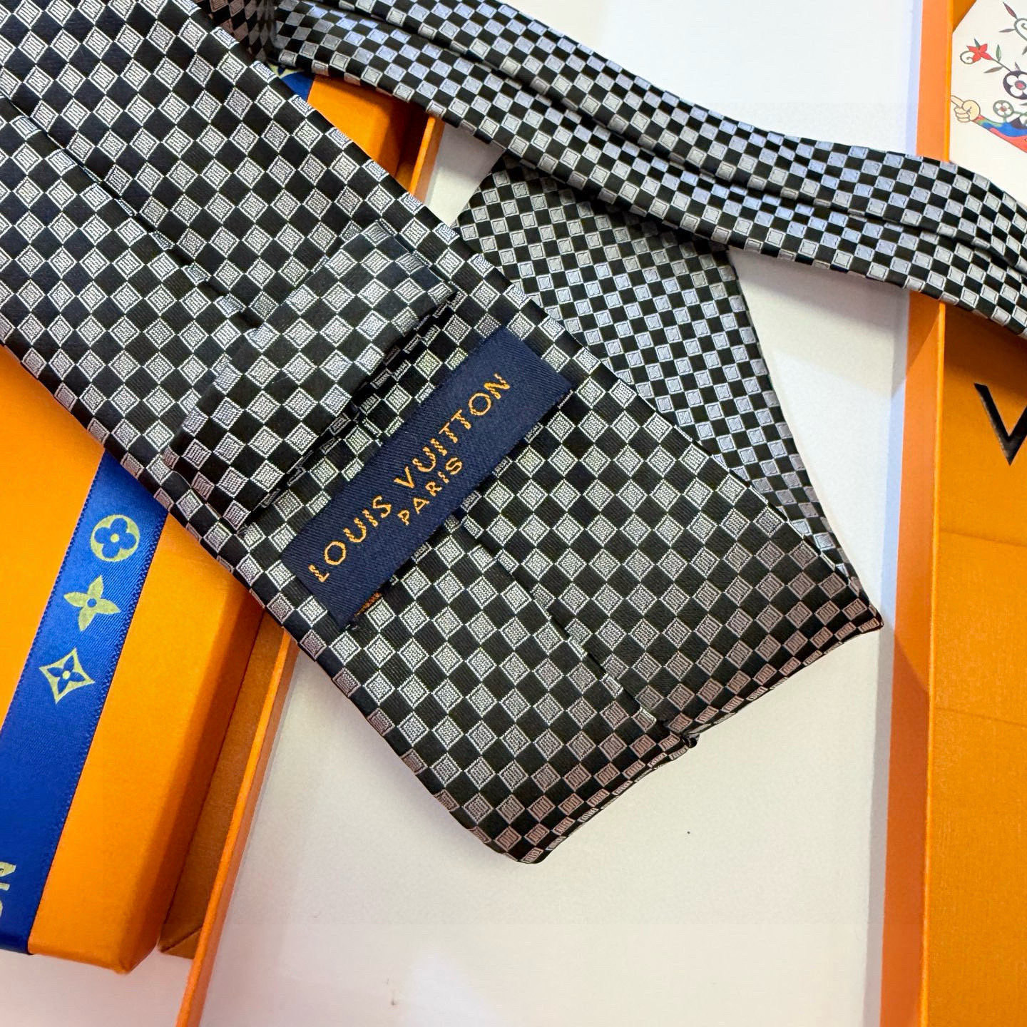 特价💰男士领带系列【L明暗格子领带】👔👔，稀有😻😻展现精湛手工与时尚优雅的理想选择，这款领带将标志性的D