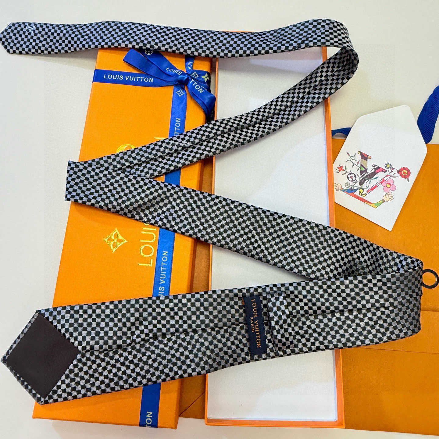 特价💰男士领带系列【L明暗格子领带】👔👔，稀有😻😻展现精湛手工与时尚优雅的理想选择，这款领带将标志性的D