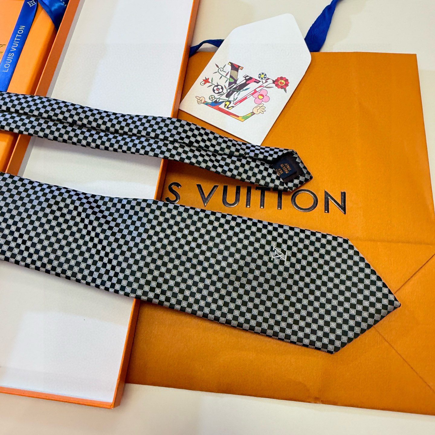 特价💰男士领带系列【L明暗格子领带】👔👔，稀有😻😻展现精湛手工与时尚优雅的理想选择，这款领带将标志性的D