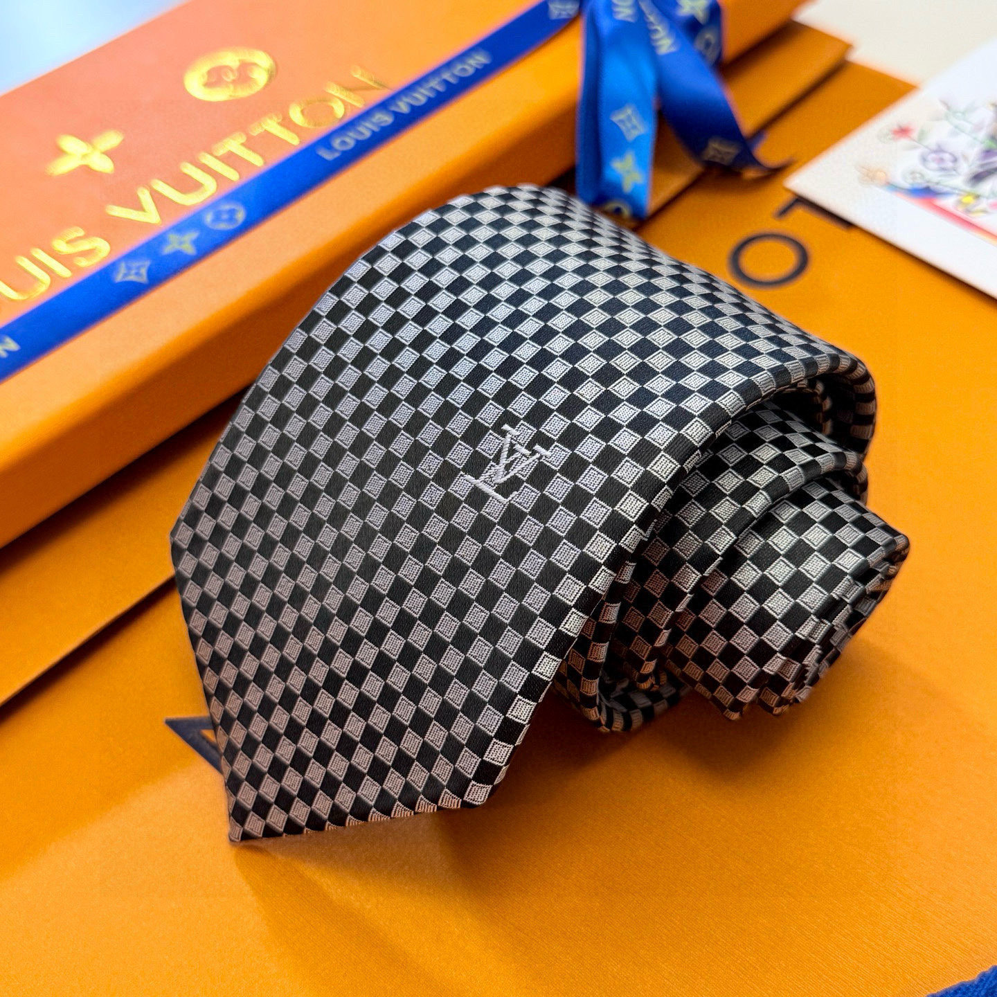 特价💰男士领带系列【L明暗格子领带】👔👔，稀有😻😻展现精湛手工与时尚优雅的理想选择，这款领带将标志性的D