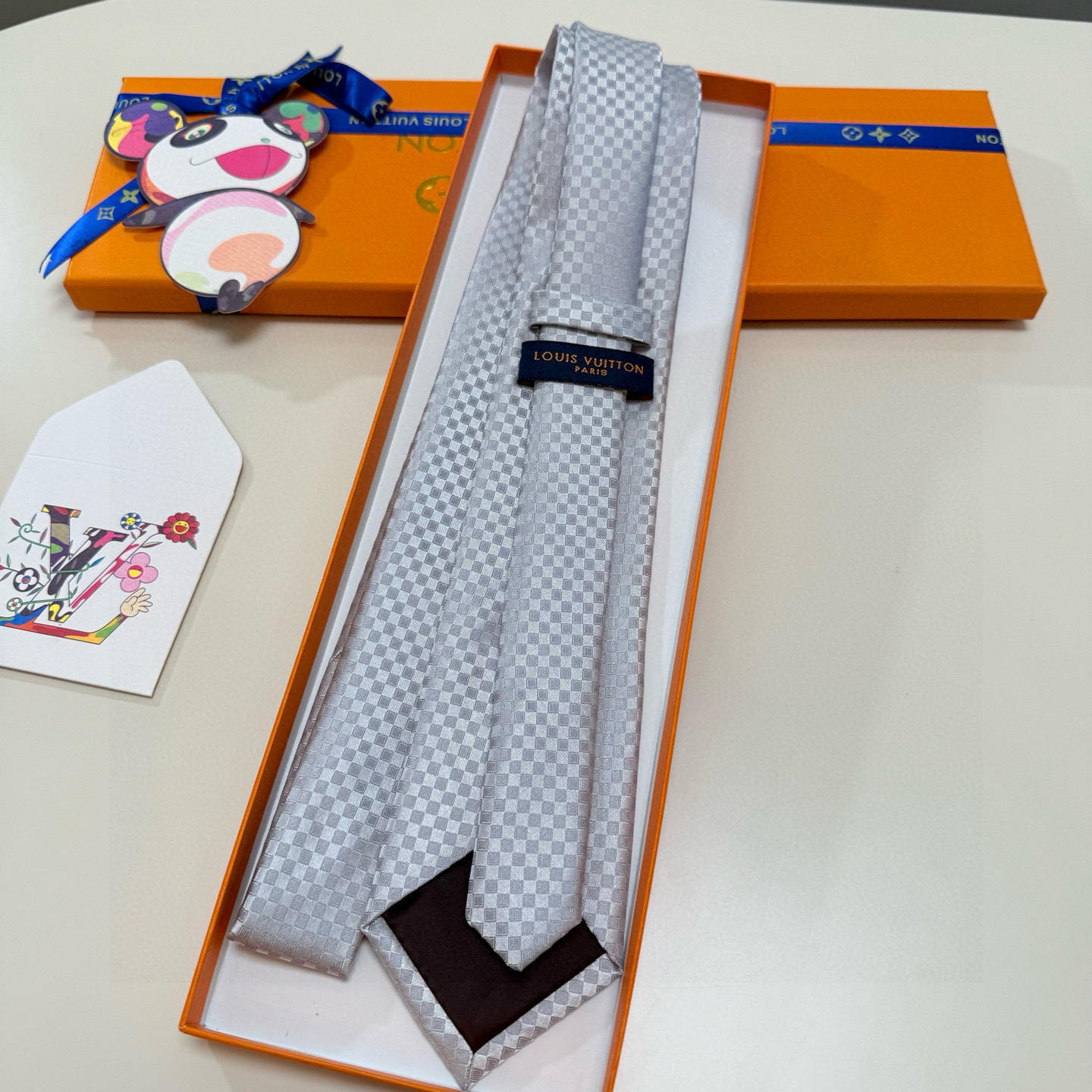 特价💰男士领带系列【L明暗格子领带】👔👔，稀有😻😻展现精湛手工与时尚优雅的理想选择，这款领带将标志性的D