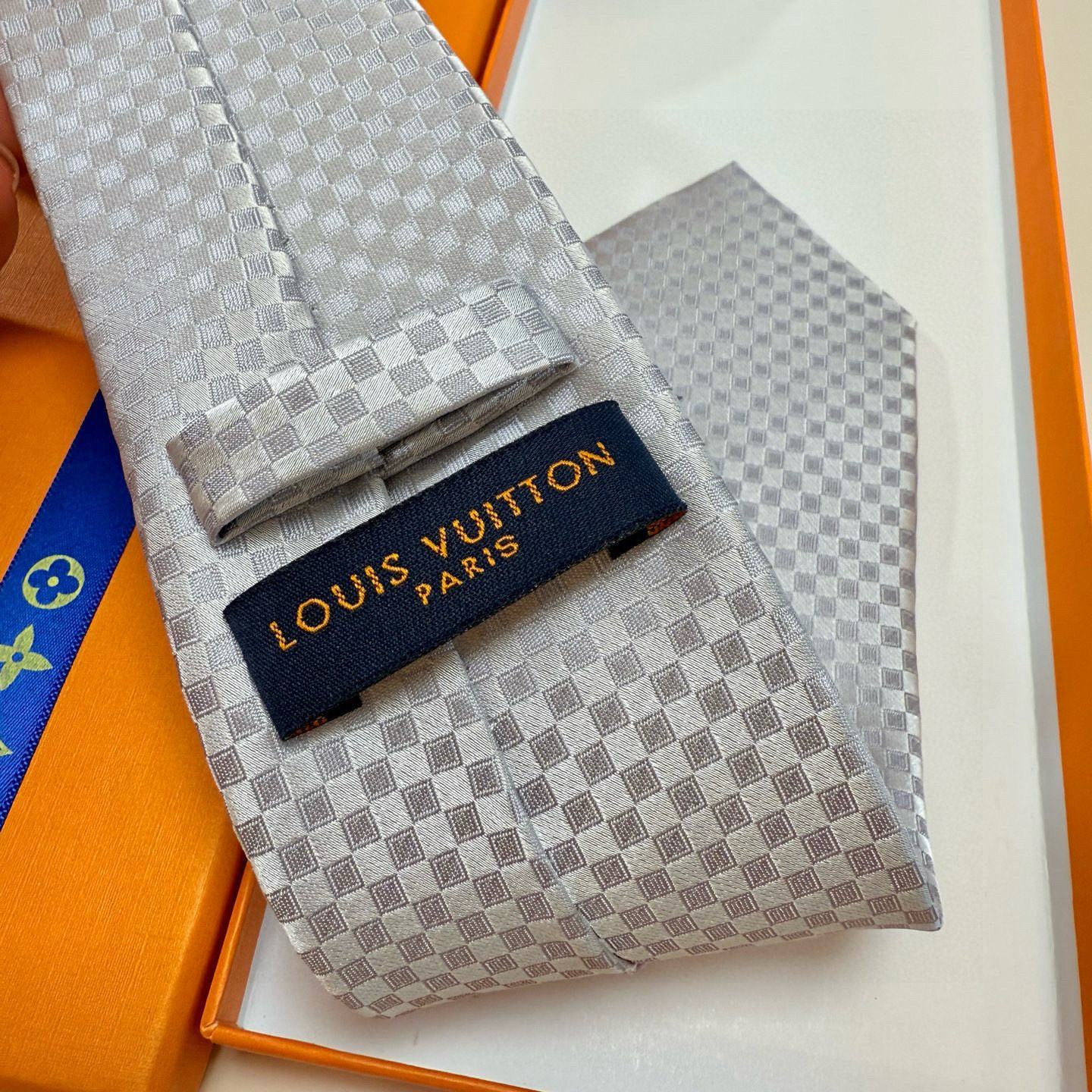 特价💰男士领带系列【L明暗格子领带】👔👔，稀有😻😻展现精湛手工与时尚优雅的理想选择，这款领带将标志性的D