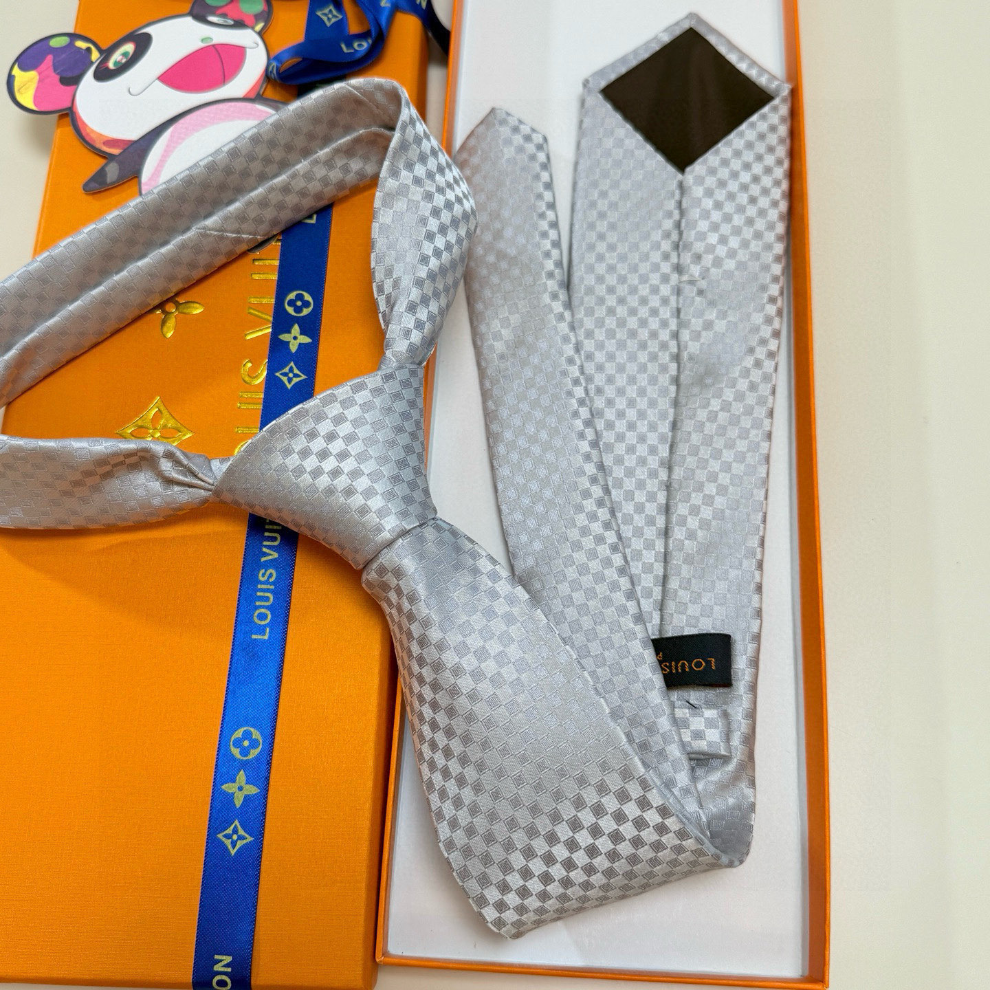 特价💰男士领带系列【L明暗格子领带】👔👔，稀有😻😻展现精湛手工与时尚优雅的理想选择，这款领带将标志性的D