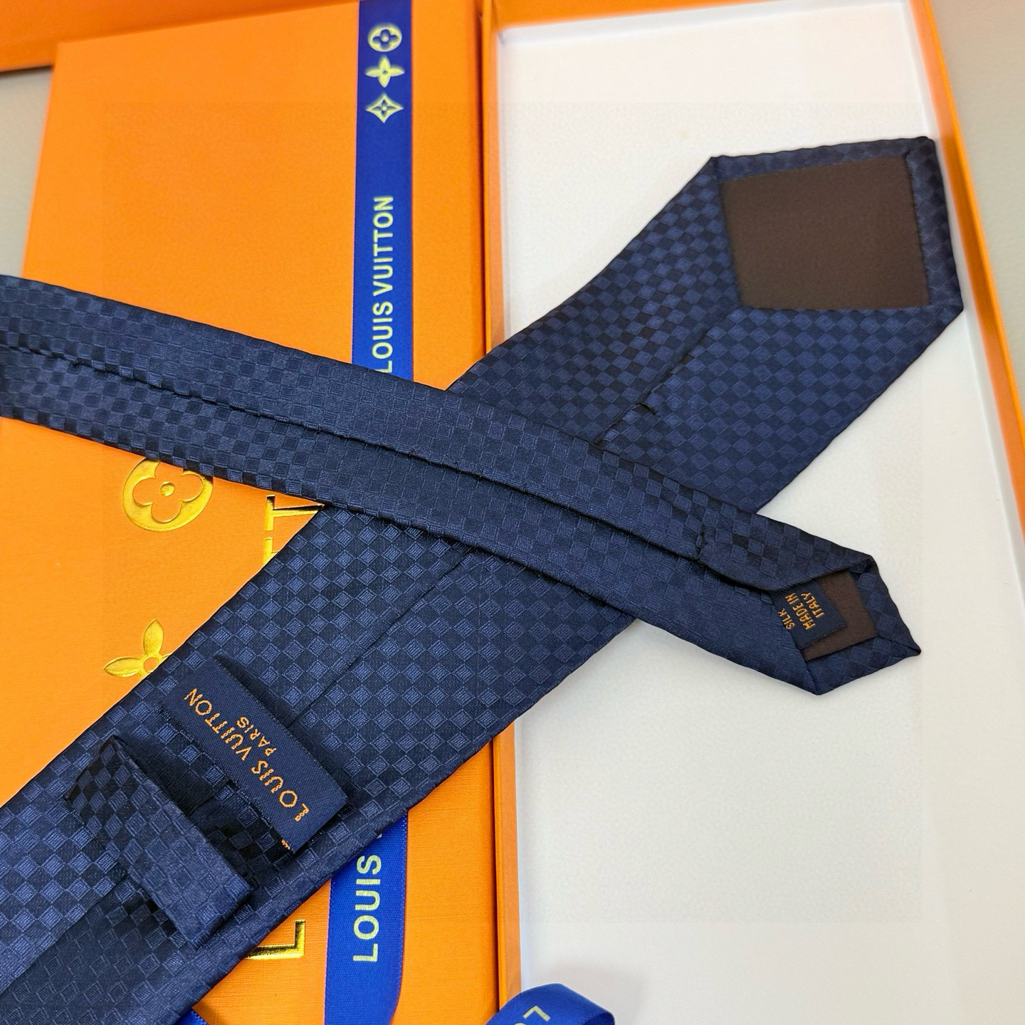 特价💰男士领带系列【L明暗格子领带】👔👔，稀有😻😻展现精湛手工与时尚优雅的理想选择，这款领带将标志性的D