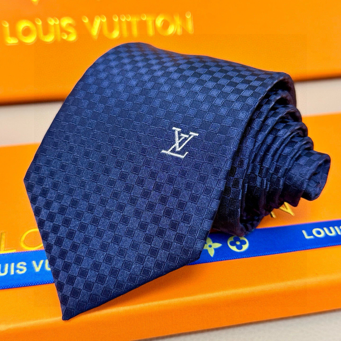 特价💰男士领带系列【L明暗格子领带】👔👔，稀有😻😻展现精湛手工与时尚优雅的理想选择，这款领带将标志性的D
