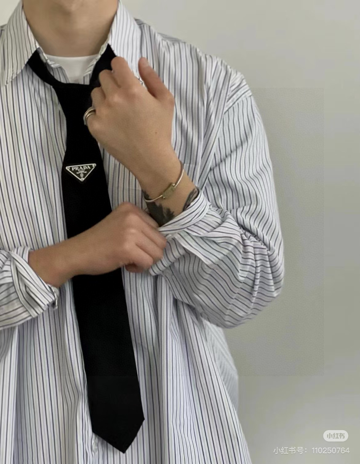 特价💰P家经典领带中性款 Prada徽标领带，高端定制👑稀有😻😻展现精湛手工与时尚优雅的理想选择，这款采