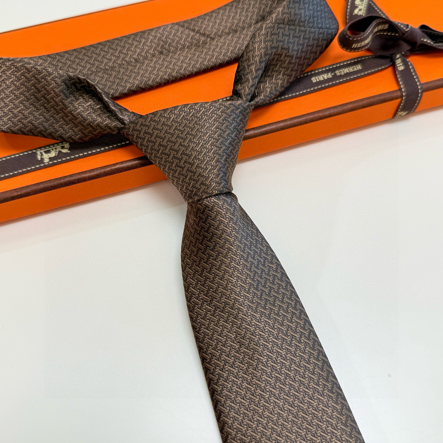 特价💰男士领带系列【几何H图案领带】👔👔，稀有😻😻H家每年都有一千条不同印花的领带面世，从最初的多以几何