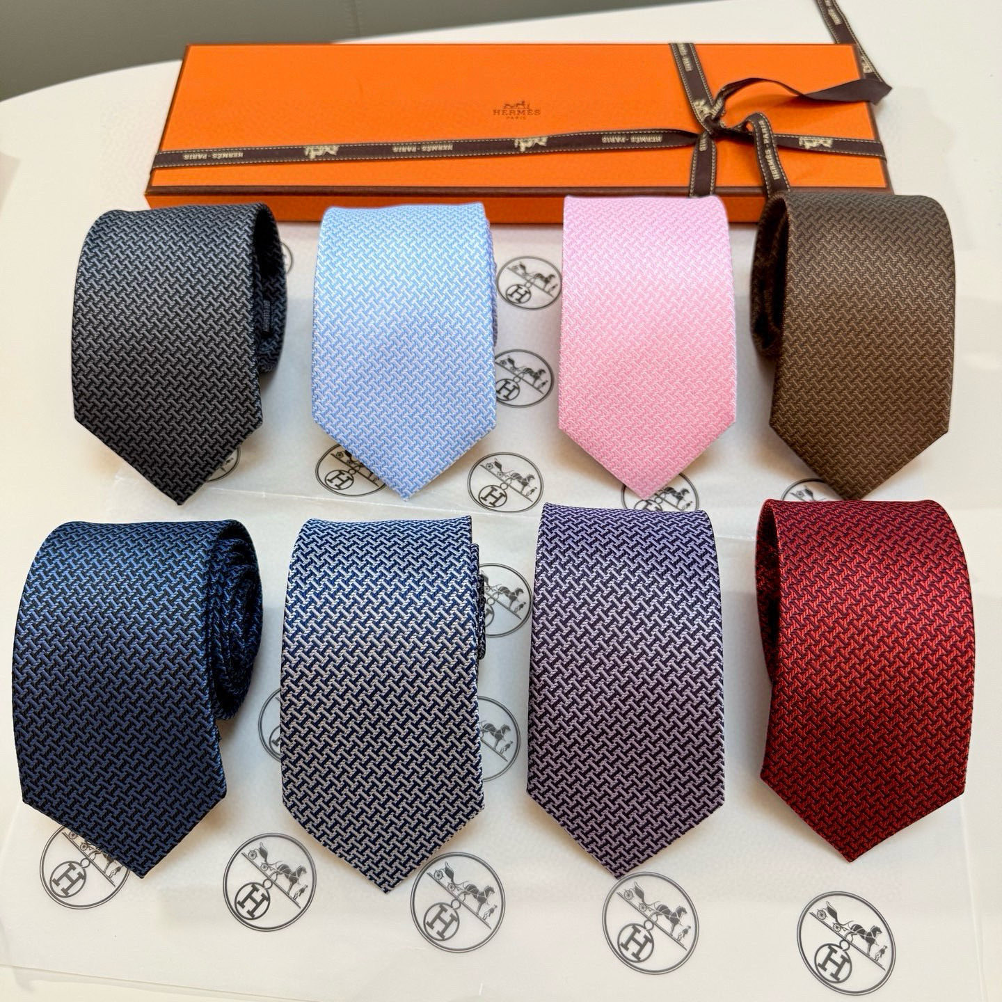特价💰男士领带系列【几何H图案领带】👔👔，稀有😻😻H家每年都有一千条不同印花的领带面世，从最初的多以几何
