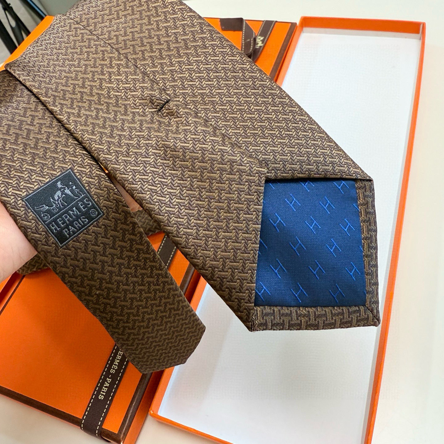 特价💰男士领带系列【几何H图案领带】👔👔，稀有😻😻H家每年都有一千条不同印花的领带面世，从最初的多以几何