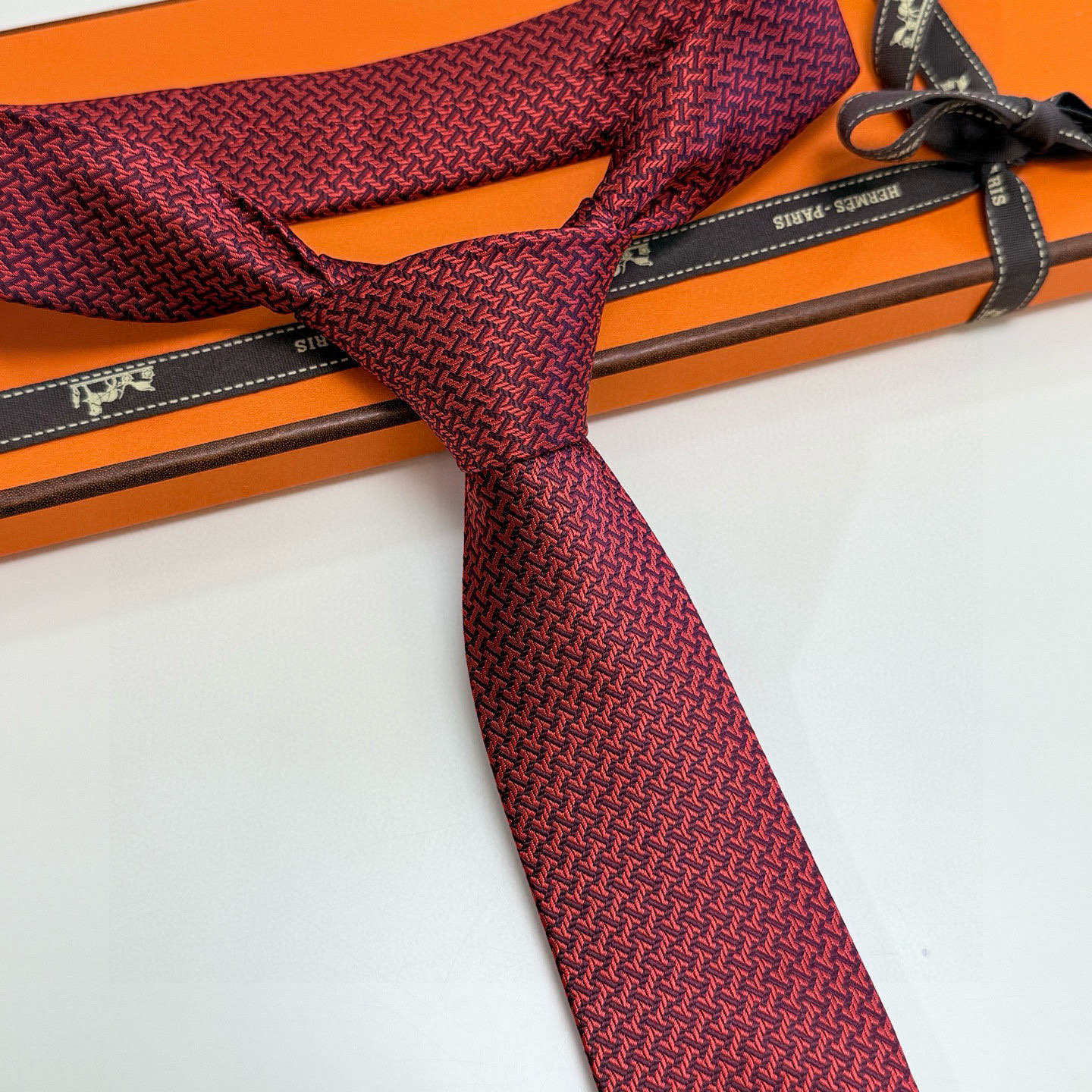 特价💰男士领带系列【几何H图案领带】👔👔，稀有😻😻H家每年都有一千条不同印花的领带面世，从最初的多以几何
