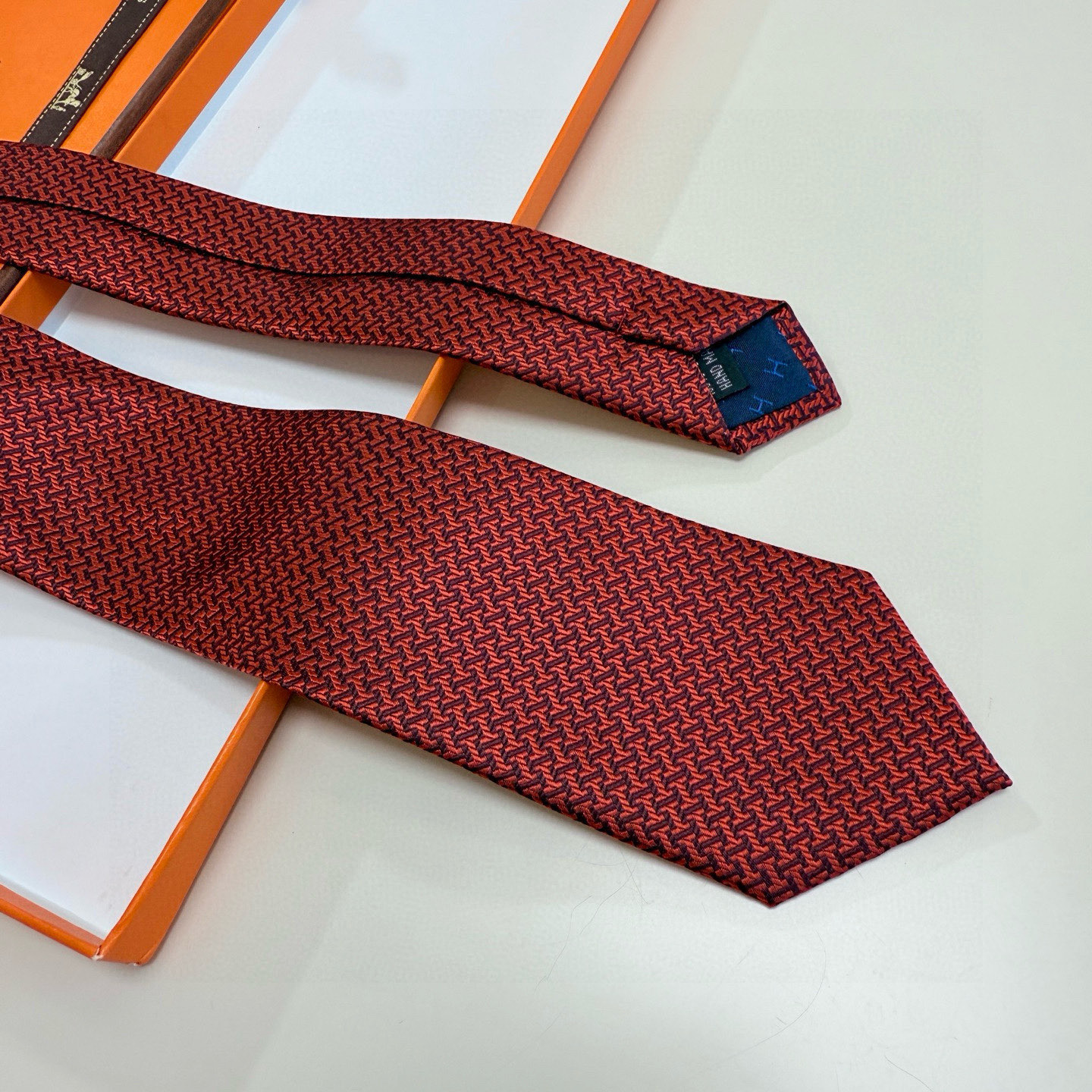 特价💰男士领带系列【几何H图案领带】👔👔，稀有😻😻H家每年都有一千条不同印花的领带面世，从最初的多以几何