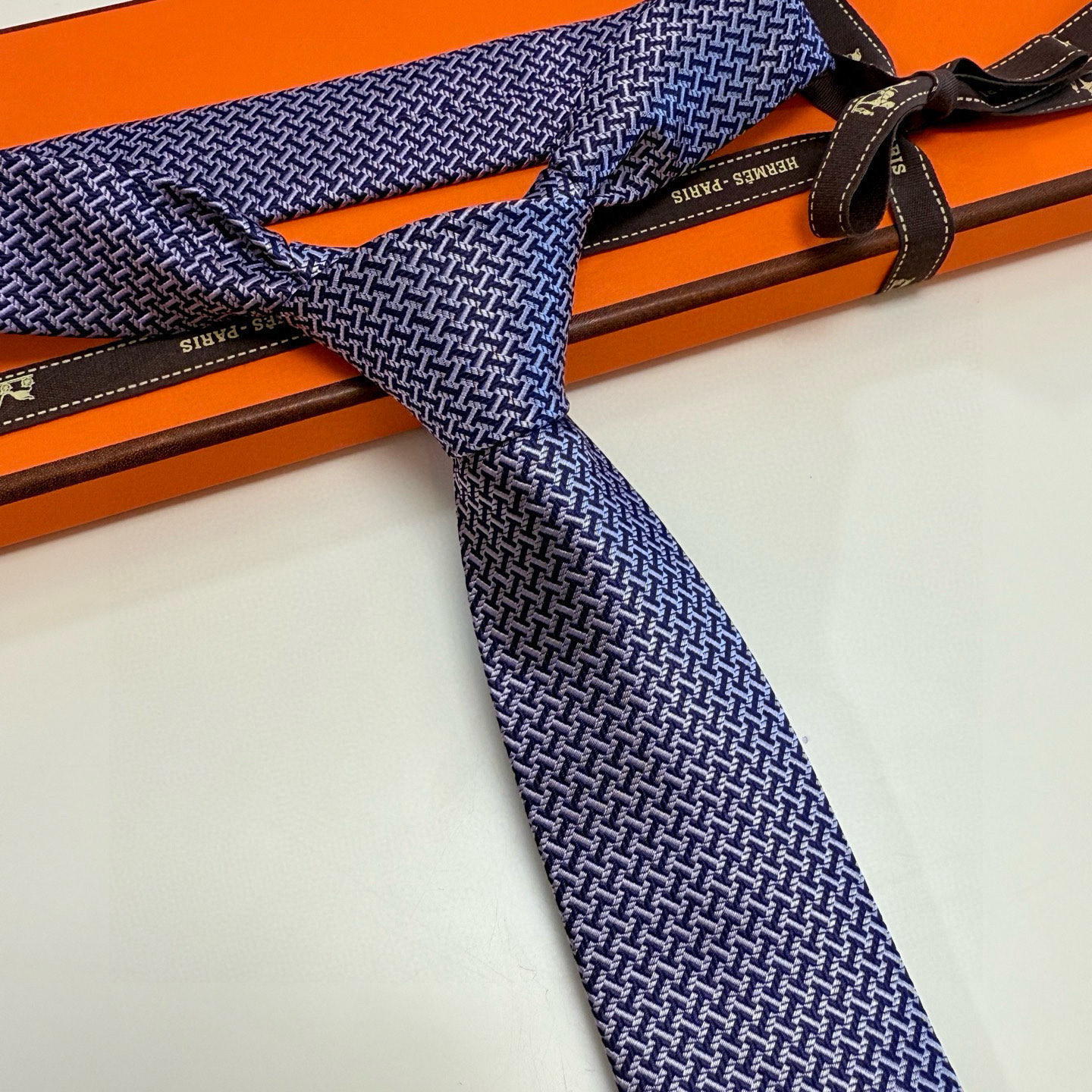 特价💰男士领带系列【几何H图案领带】👔👔，稀有😻😻H家每年都有一千条不同印花的领带面世，从最初的多以几何