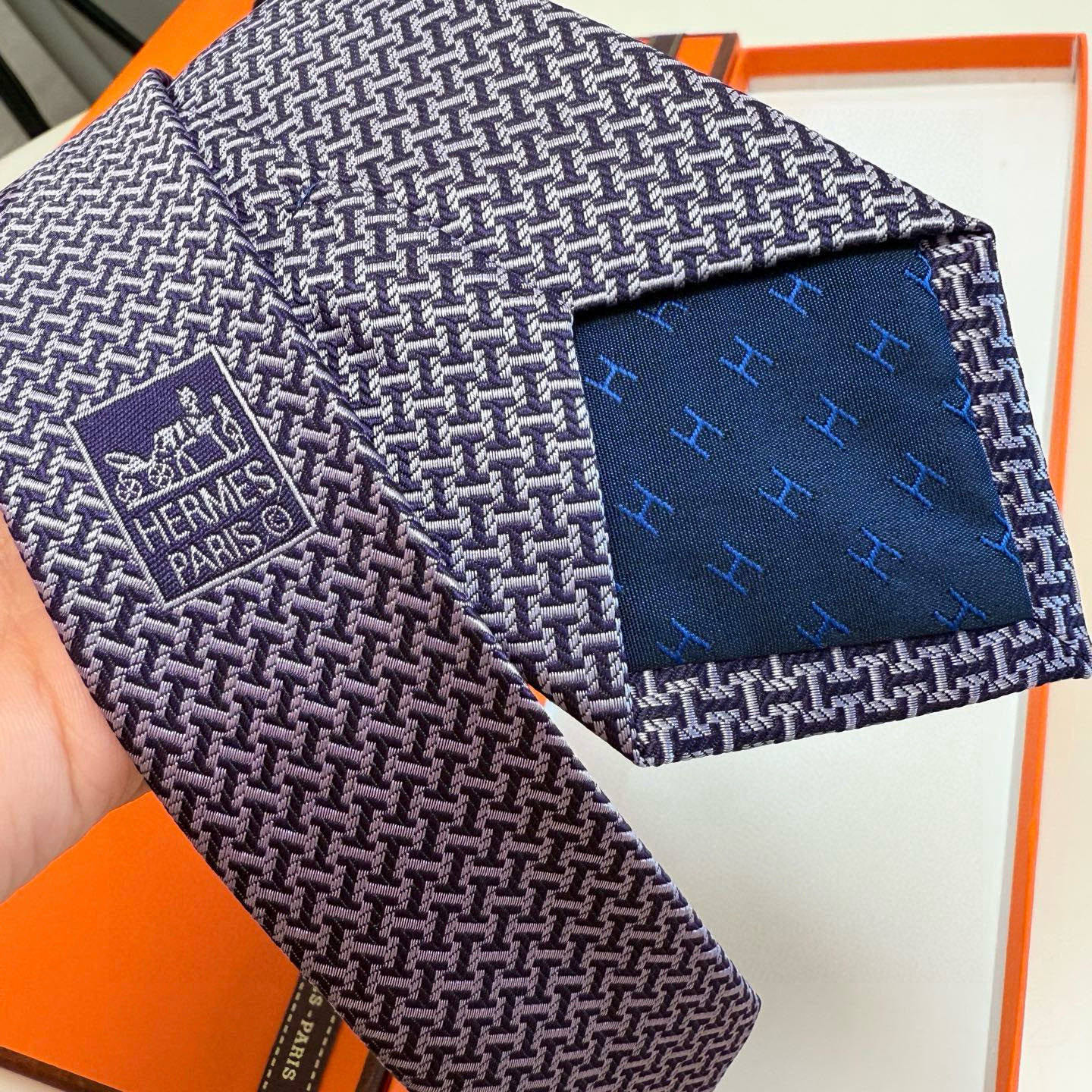 特价💰男士领带系列【几何H图案领带】👔👔，稀有😻😻H家每年都有一千条不同印花的领带面世，从最初的多以几何