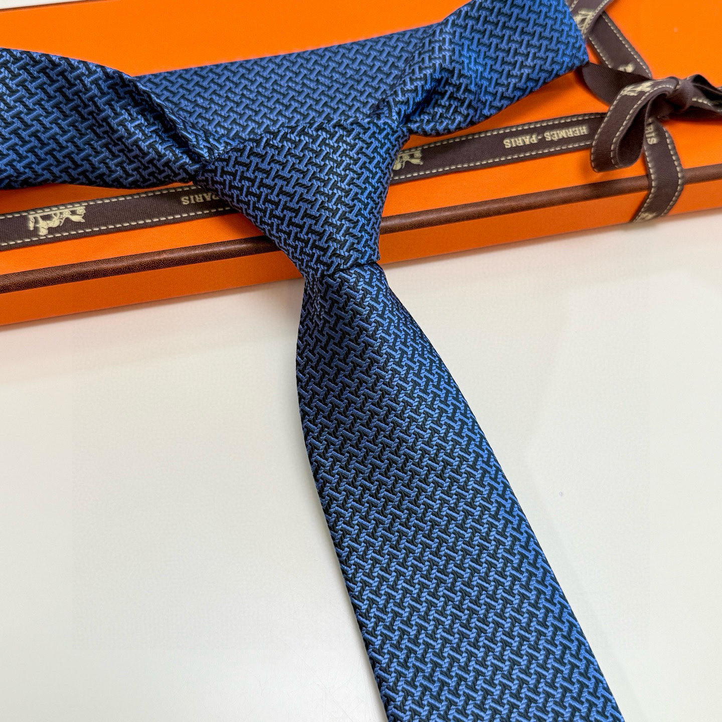 特价💰男士领带系列【几何H图案领带】👔👔，稀有😻😻H家每年都有一千条不同印花的领带面世，从最初的多以几何