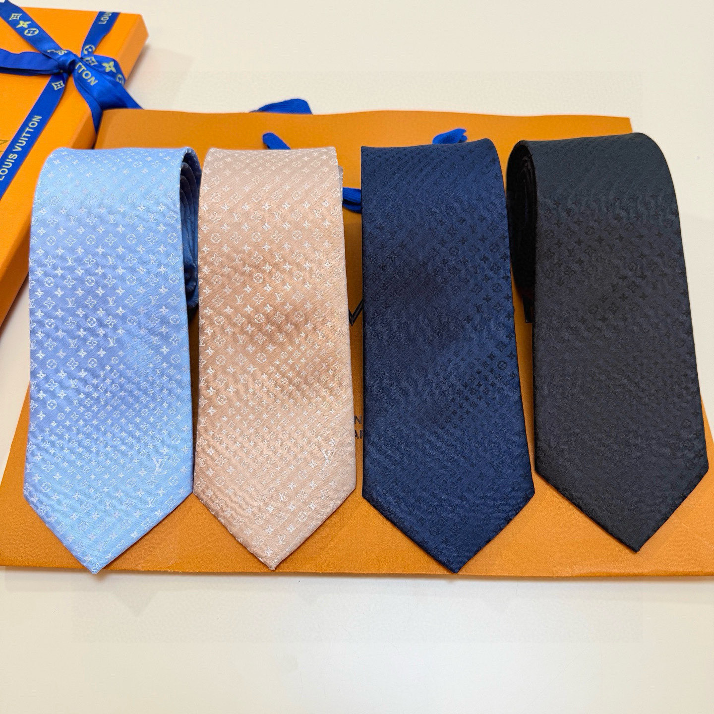特价💰LV官方新款男士领带系列【L老花字母提花领带】👔👔，稀有😻😻展现精湛手工与时尚优雅的理想选择，这款