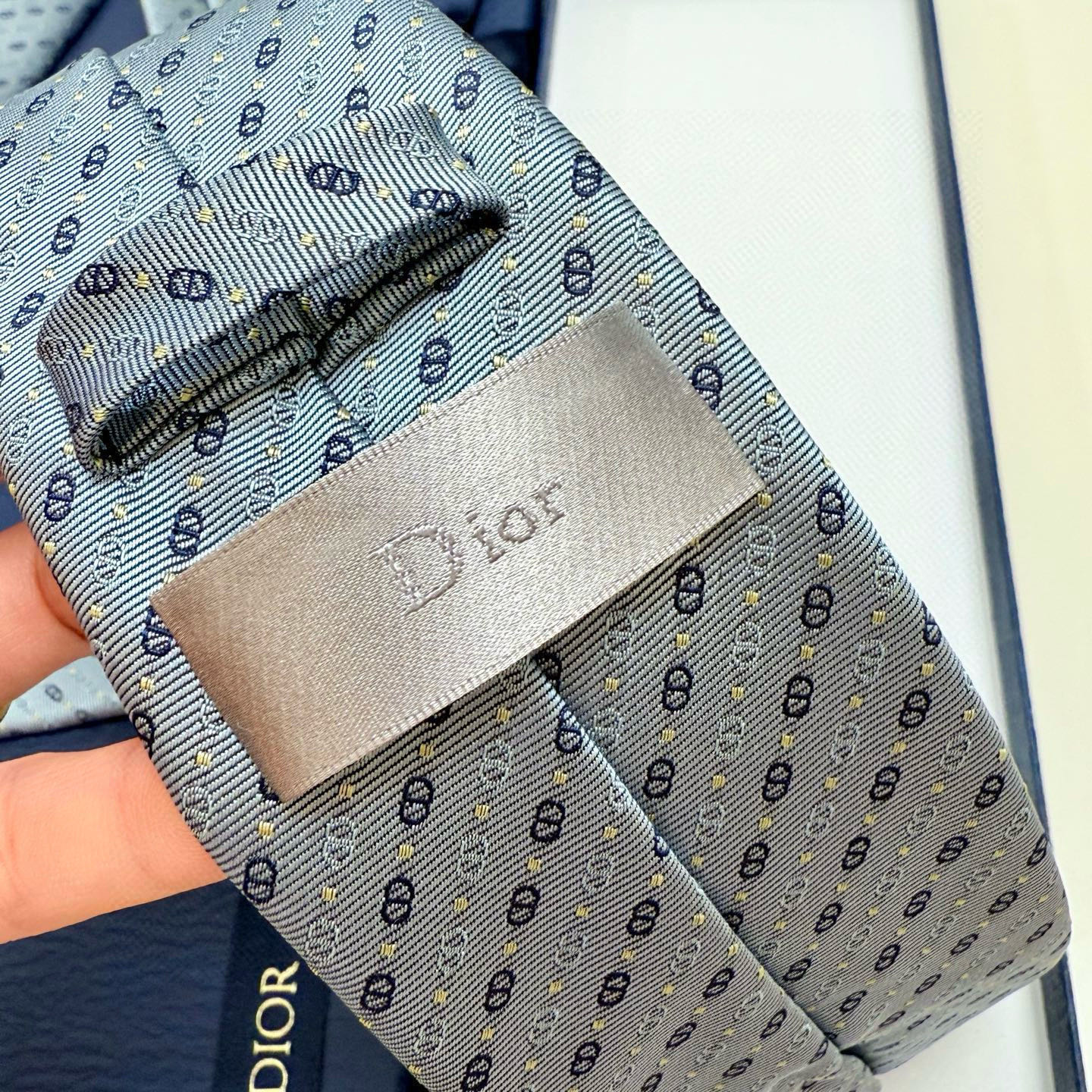 特价💰迪奥官方新款领带，CD男士领带4色💖💖 👔👔Dior男士，稀有😻😻展现精湛手工与时尚优雅的理想选择
