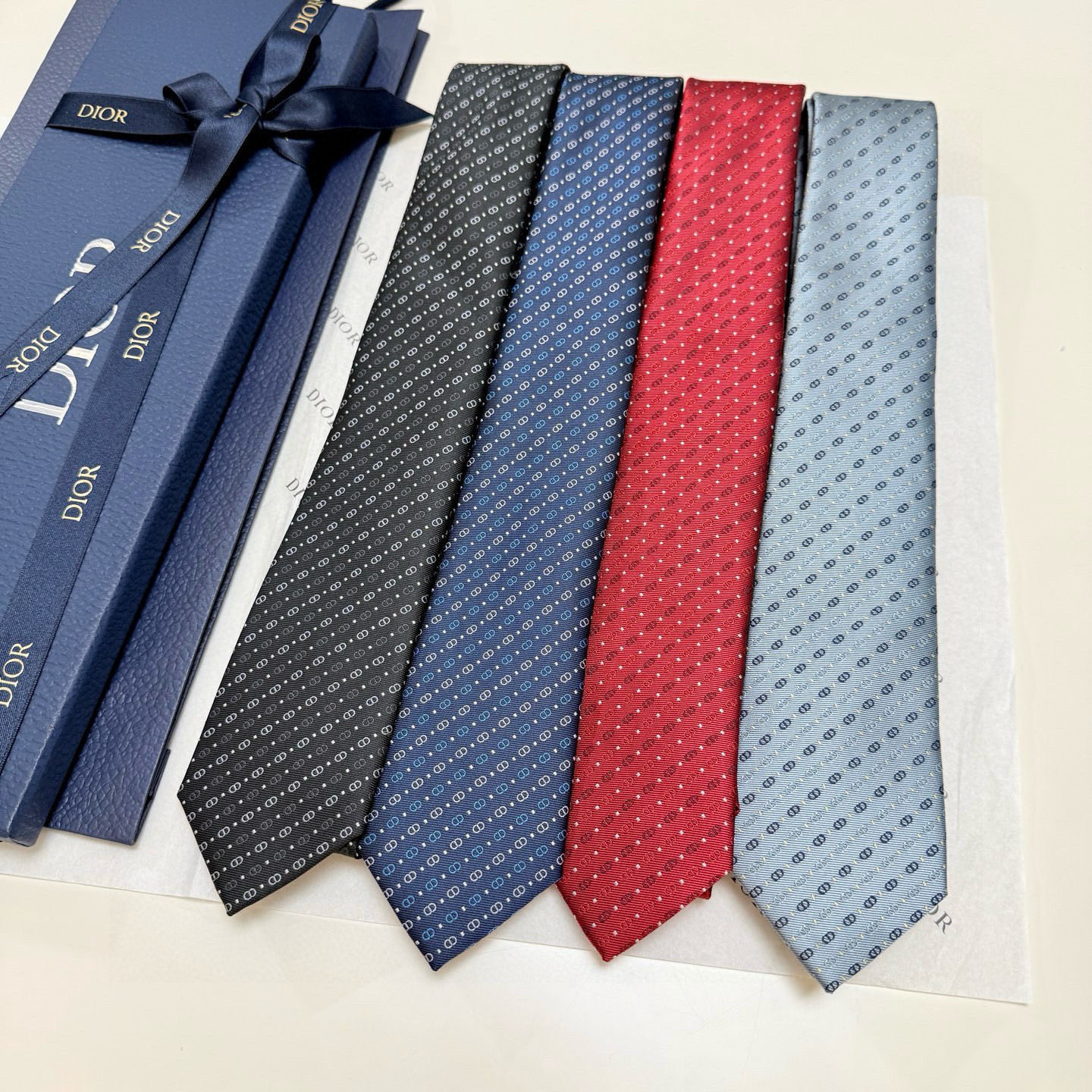 特价💰迪奥官方新款领带，CD男士领带4色💖💖 👔👔Dior男士，稀有😻😻展现精湛手工与时尚优雅的理想选择