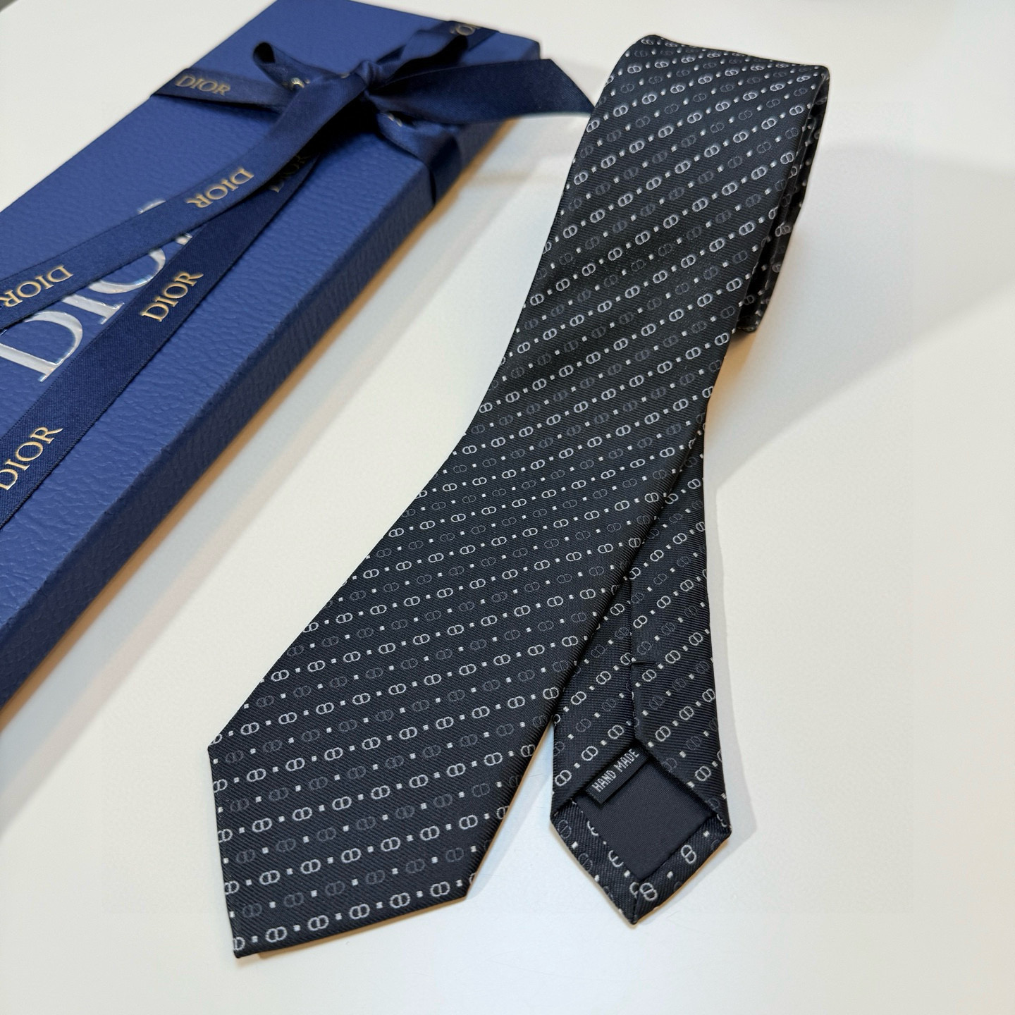 特价💰迪奥官方新款领带，CD男士领带4色💖💖 👔👔Dior男士，稀有😻😻展现精湛手工与时尚优雅的理想选择