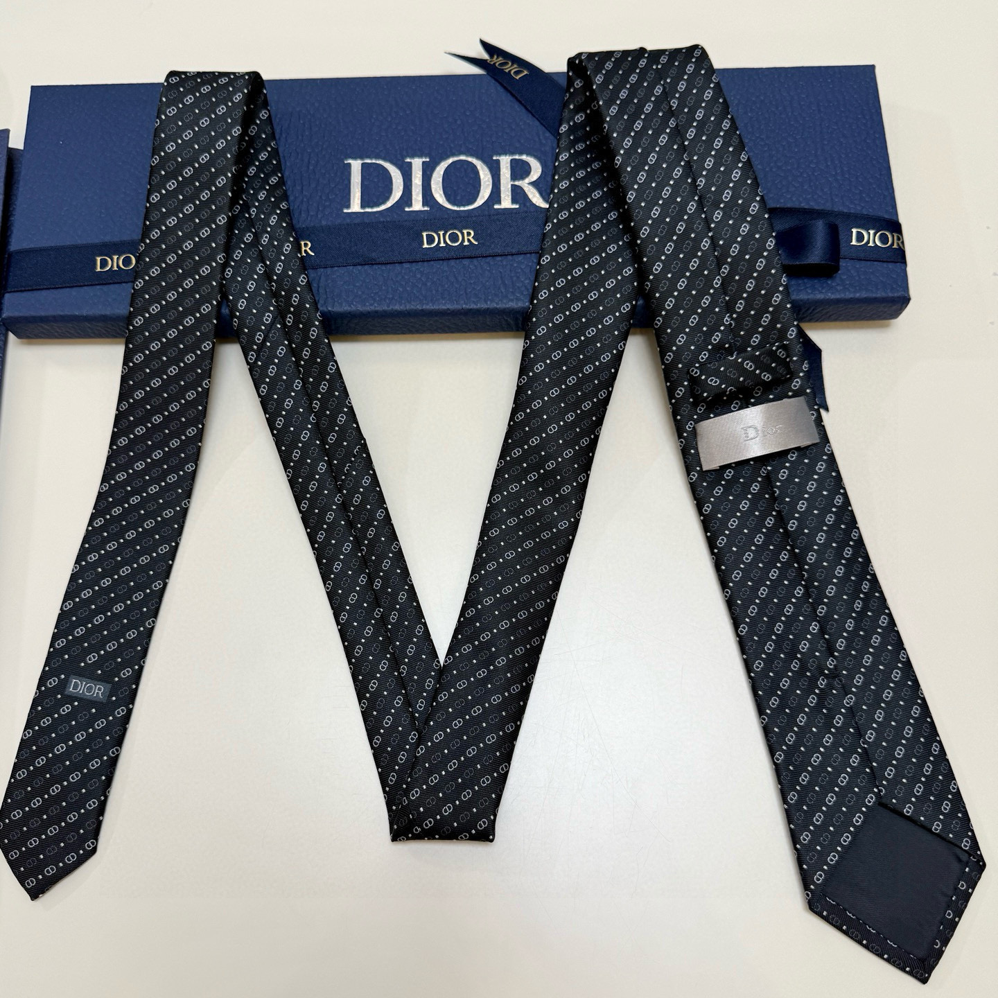 特价💰迪奥官方新款领带，CD男士领带4色💖💖 👔👔Dior男士，稀有😻😻展现精湛手工与时尚优雅的理想选择