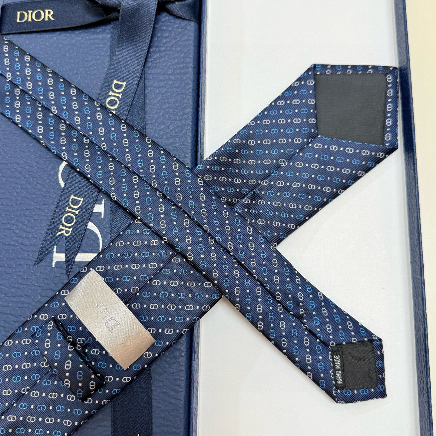 特价💰迪奥官方新款领带，CD男士领带4色💖💖 👔👔Dior男士，稀有😻😻展现精湛手工与时尚优雅的理想选择