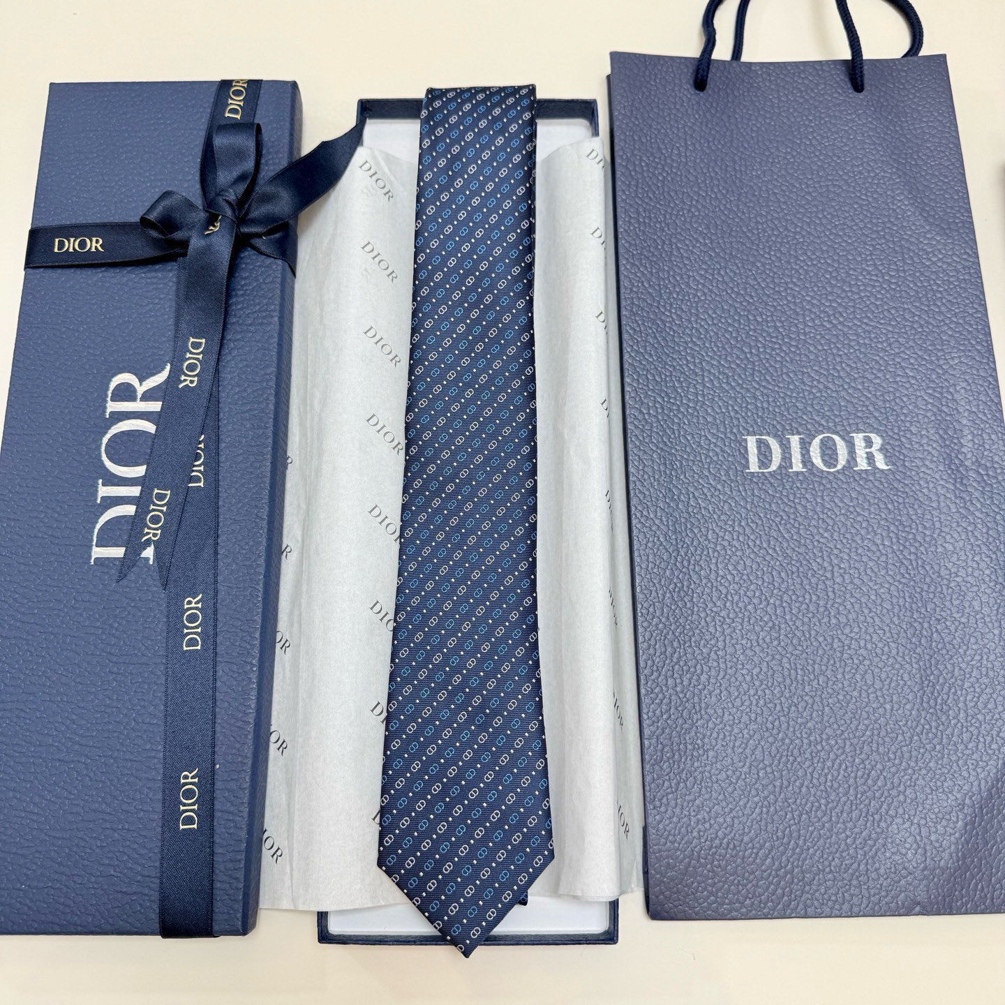 特价💰迪奥官方新款领带，CD男士领带4色💖💖 👔👔Dior男士，稀有😻😻展现精湛手工与时尚优雅的理想选择