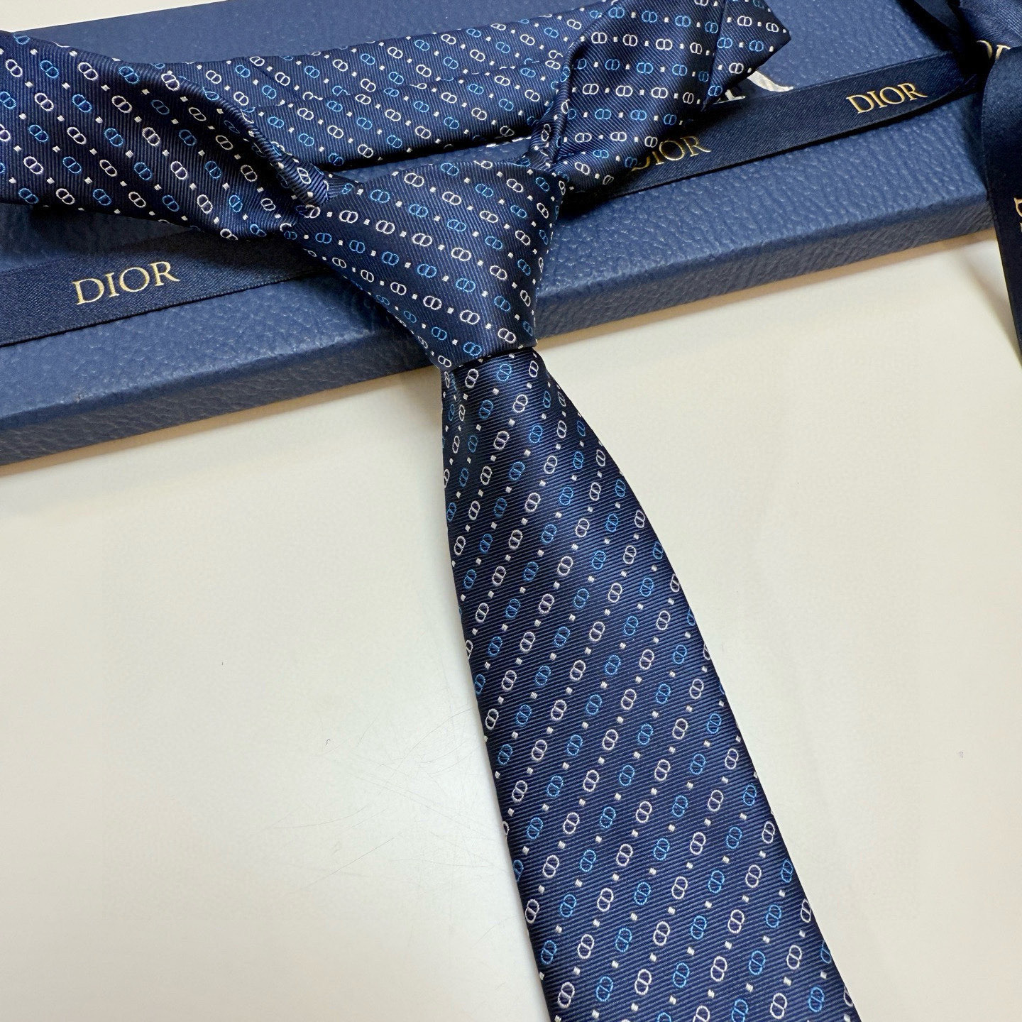 特价💰迪奥官方新款领带，CD男士领带4色💖💖 👔👔Dior男士，稀有😻😻展现精湛手工与时尚优雅的理想选择