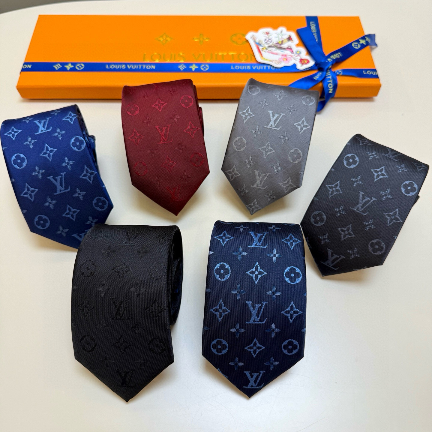 特价💰LV男士领带系列👔👔，稀有😻😻展现精湛手工与时尚优雅的理想选择，此款真丝织就的Diamonds V