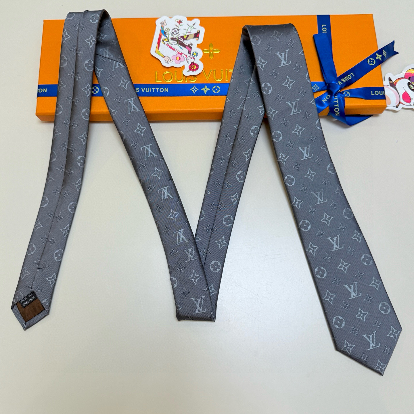 特价💰LV男士领带系列👔👔，稀有😻😻展现精湛手工与时尚优雅的理想选择，此款真丝织就的Diamonds V